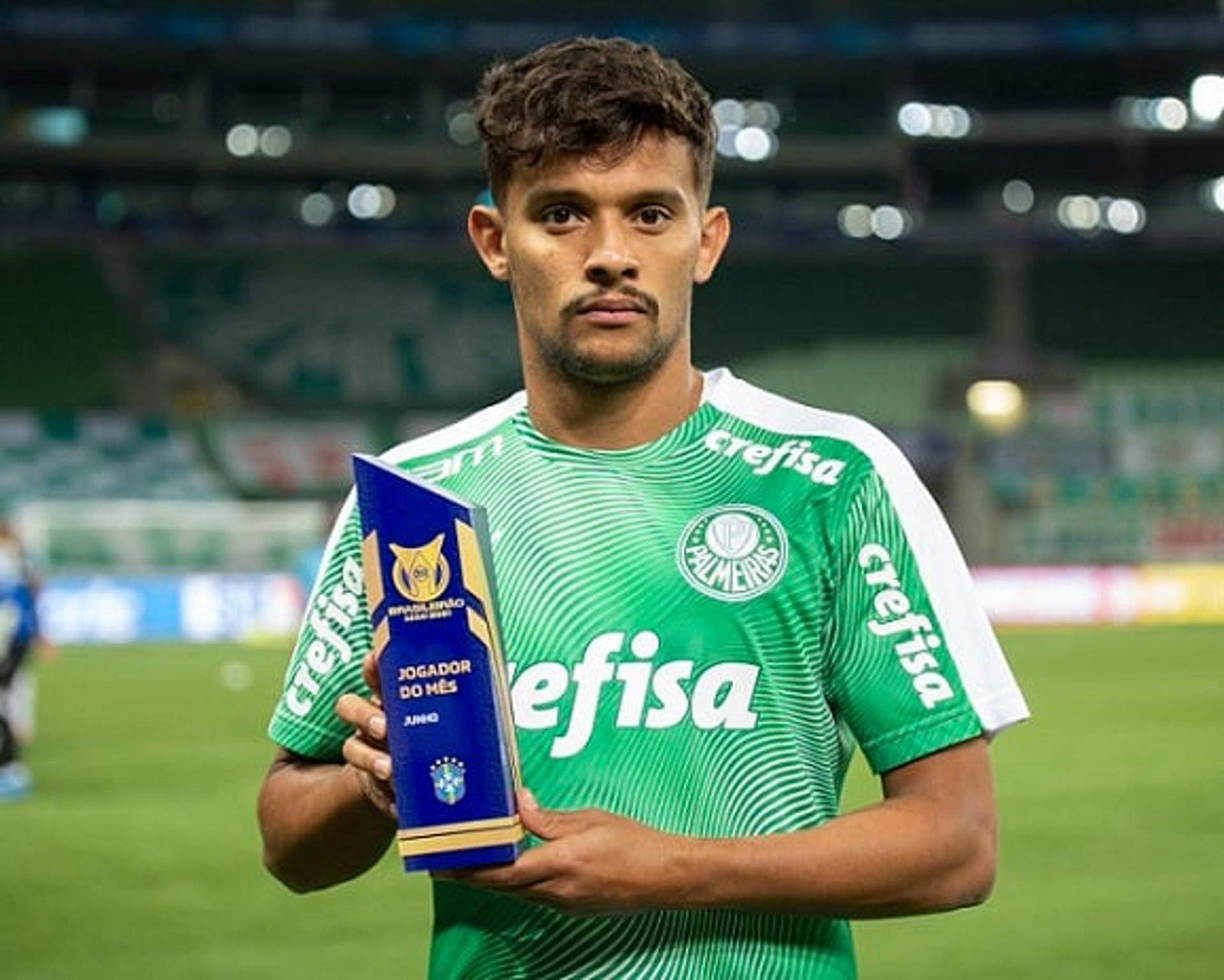 Scarpa recebe prêmio de melhor do mês de junho do Brasileirão pelo Palmeiras