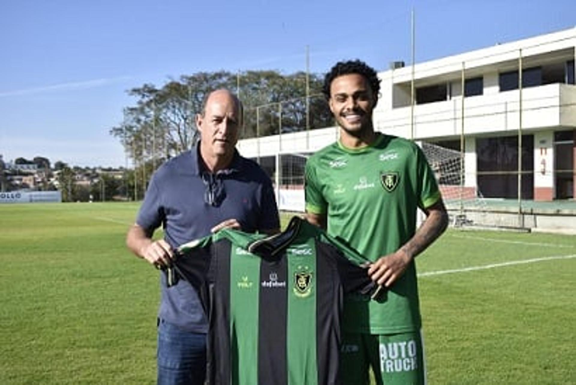 Chrigor fechou com o América-MG até o fim do Brasileirão. Ele é o 16º reforço da equipe mineira