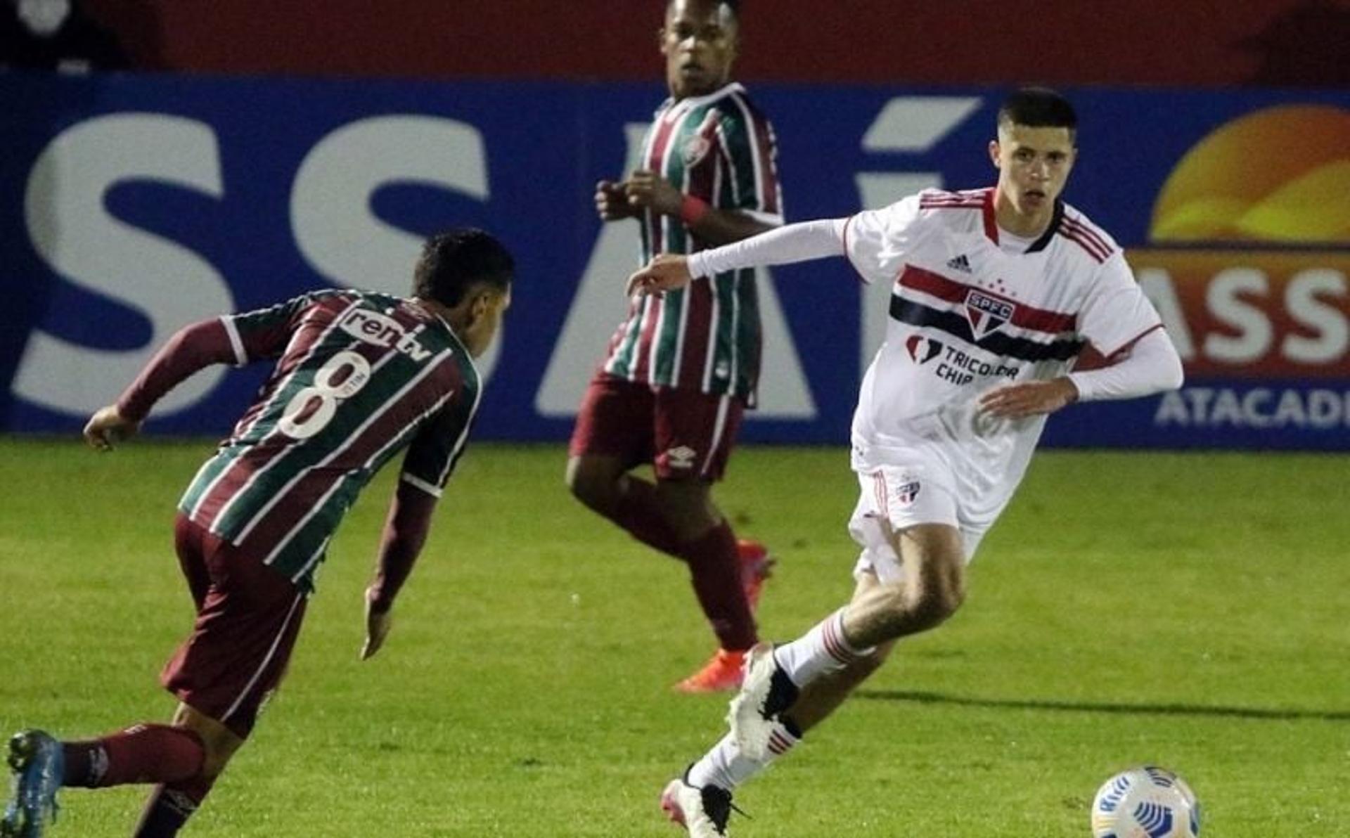 Mateus Amaral, meia do Sub-17 do São Paulo