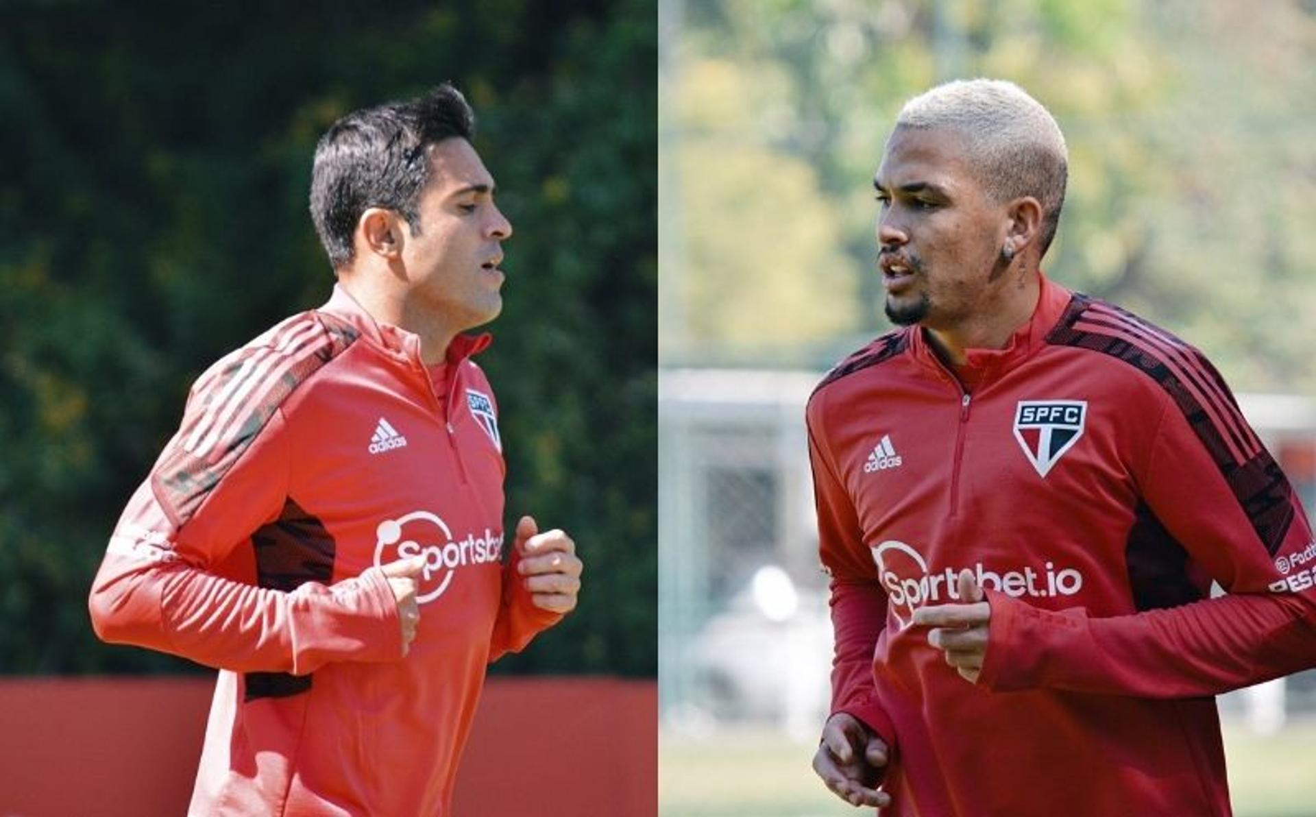 Eder e Luciano durante trabalhos de fisioterapia no gramado