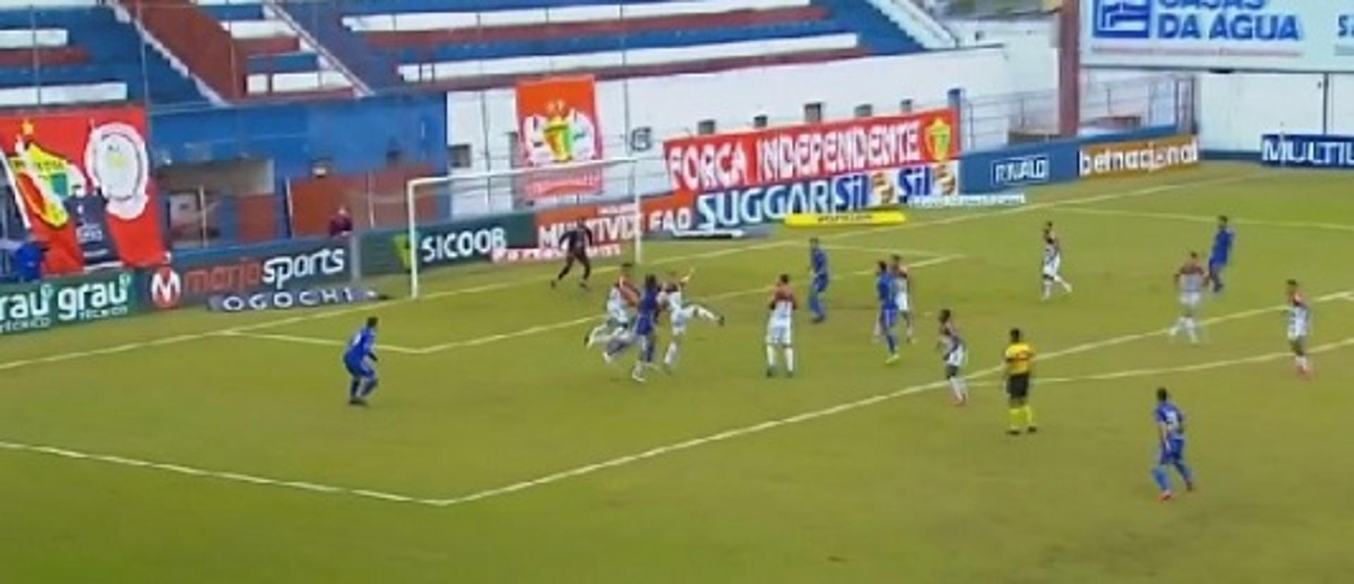 O Cruzeiro teve uma boa postura em campo e mereceu a virada diante da equipe catarinense