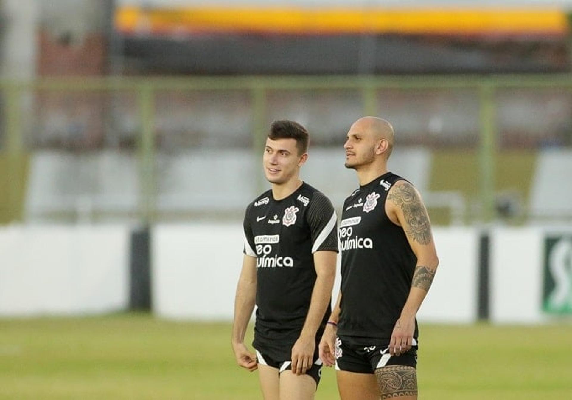 Lucas Piton e Fábio Santos - Treino Corinthians