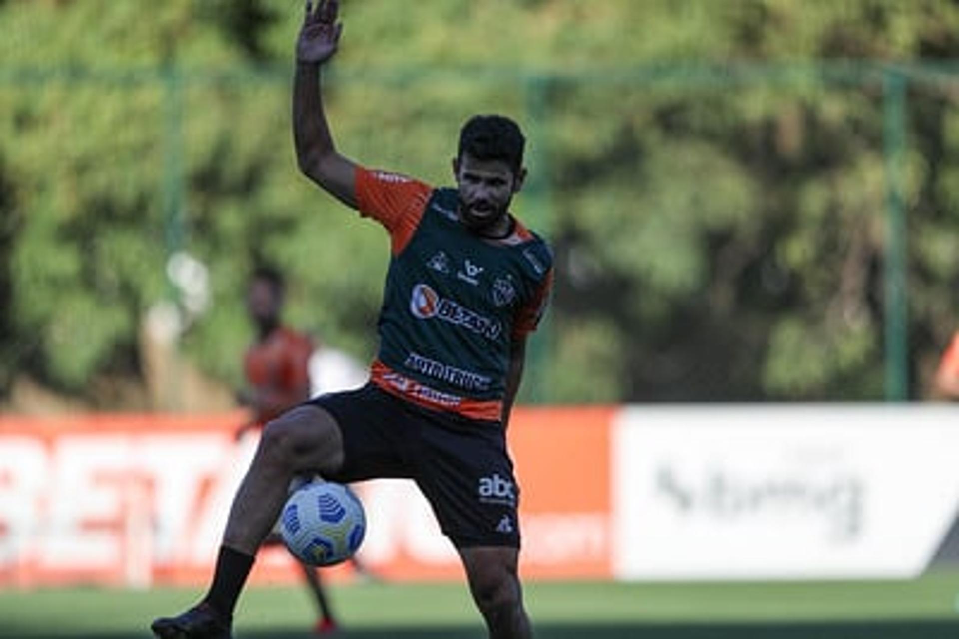 Diego Costa já chegou mostrando seu faro de gol em seu primeiro treino no Galo