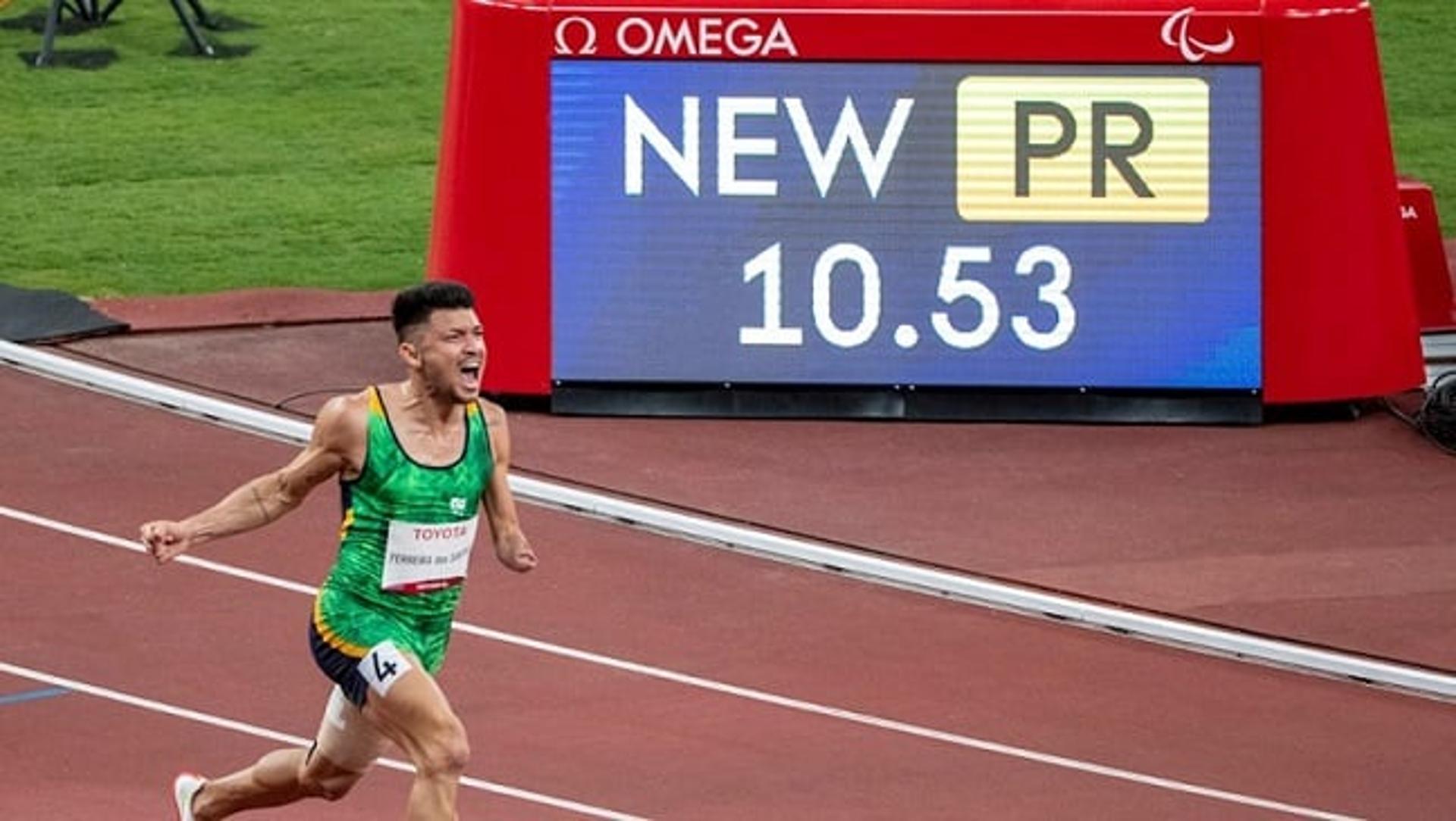 Petrúcio Ferreira conquistou o bicampeonato paralímpico nos 100m (Foto: Ale Cabral/CPB)