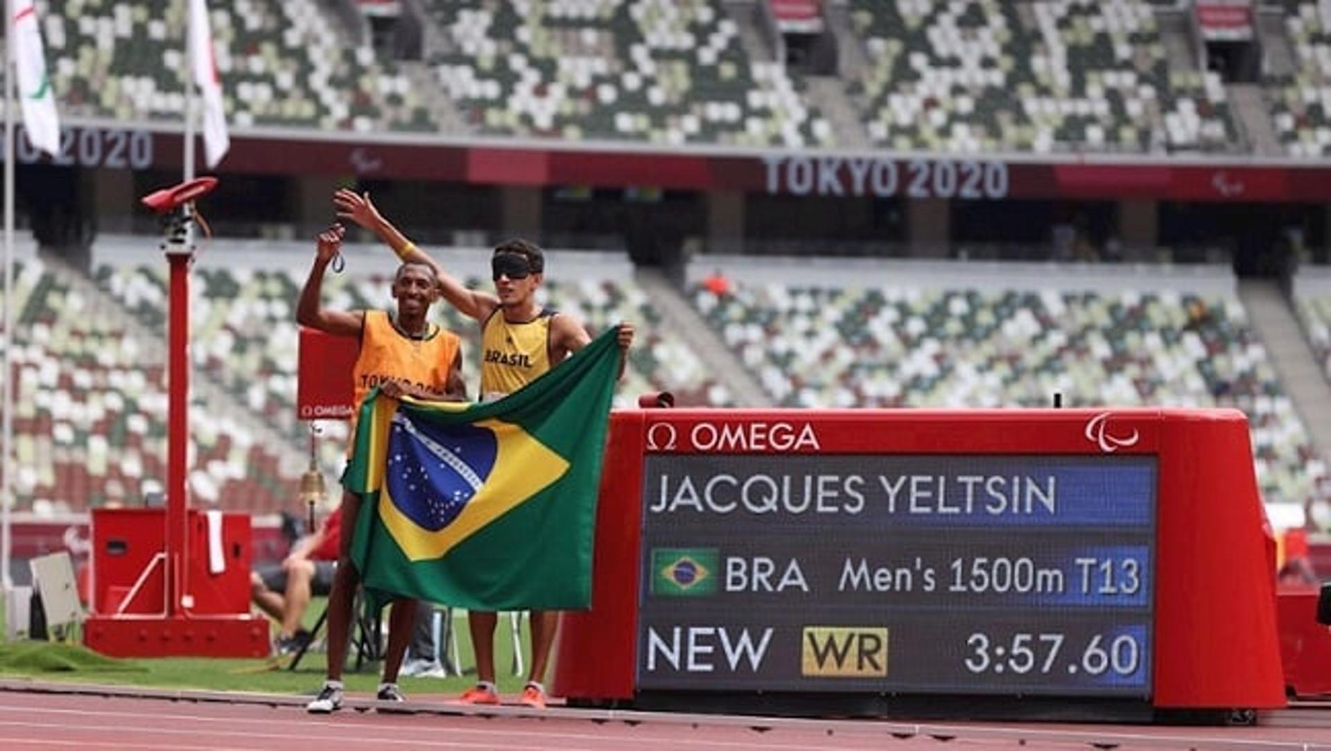 Yeltsin Jacques venceu os 1.500m (classe T11) e quebrou o recorde mundial (Foto: Rogério Capela/CPB)