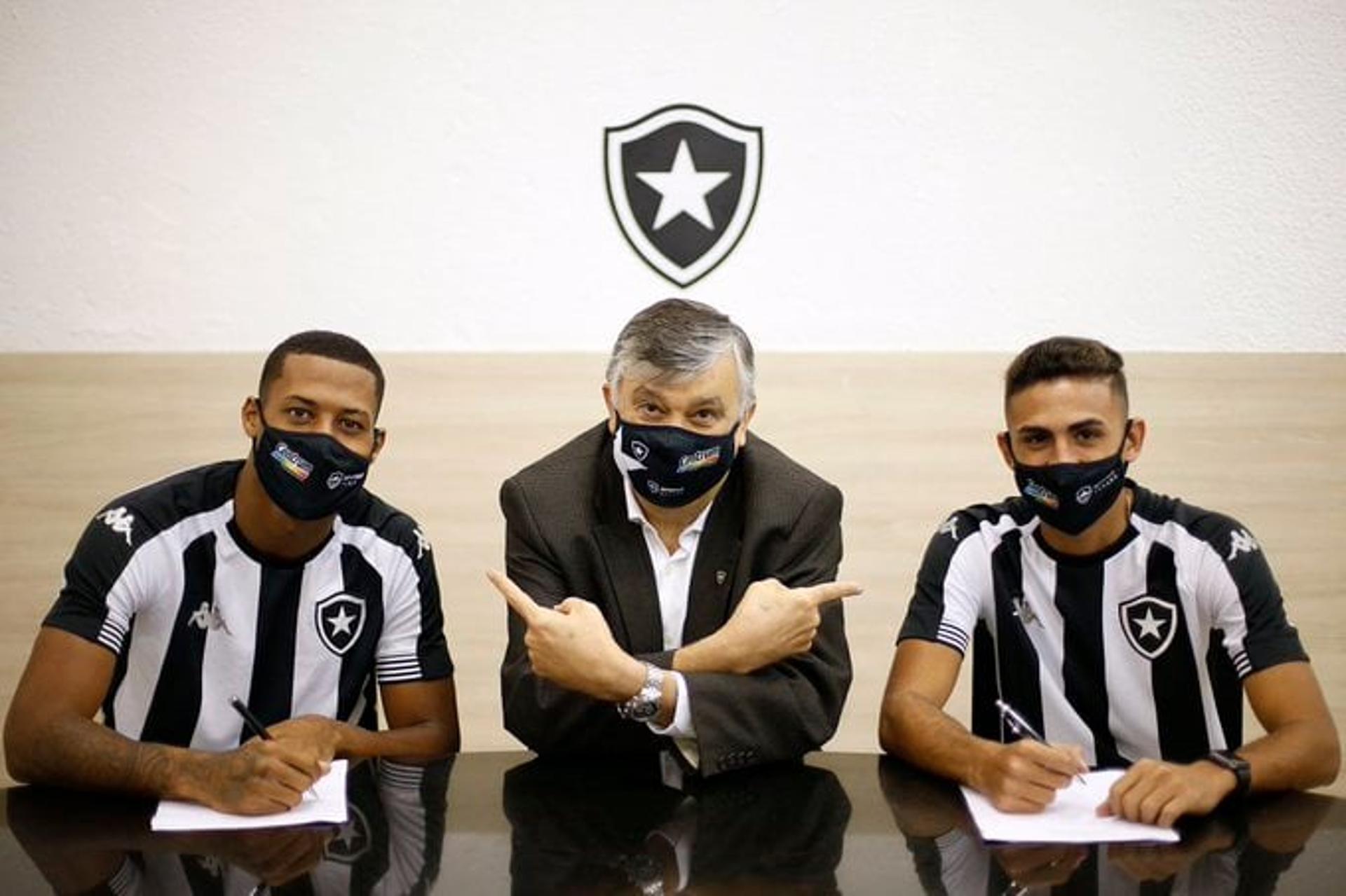 Gabriel Conceição e Juninho com Durcesio Mello - Botafogo