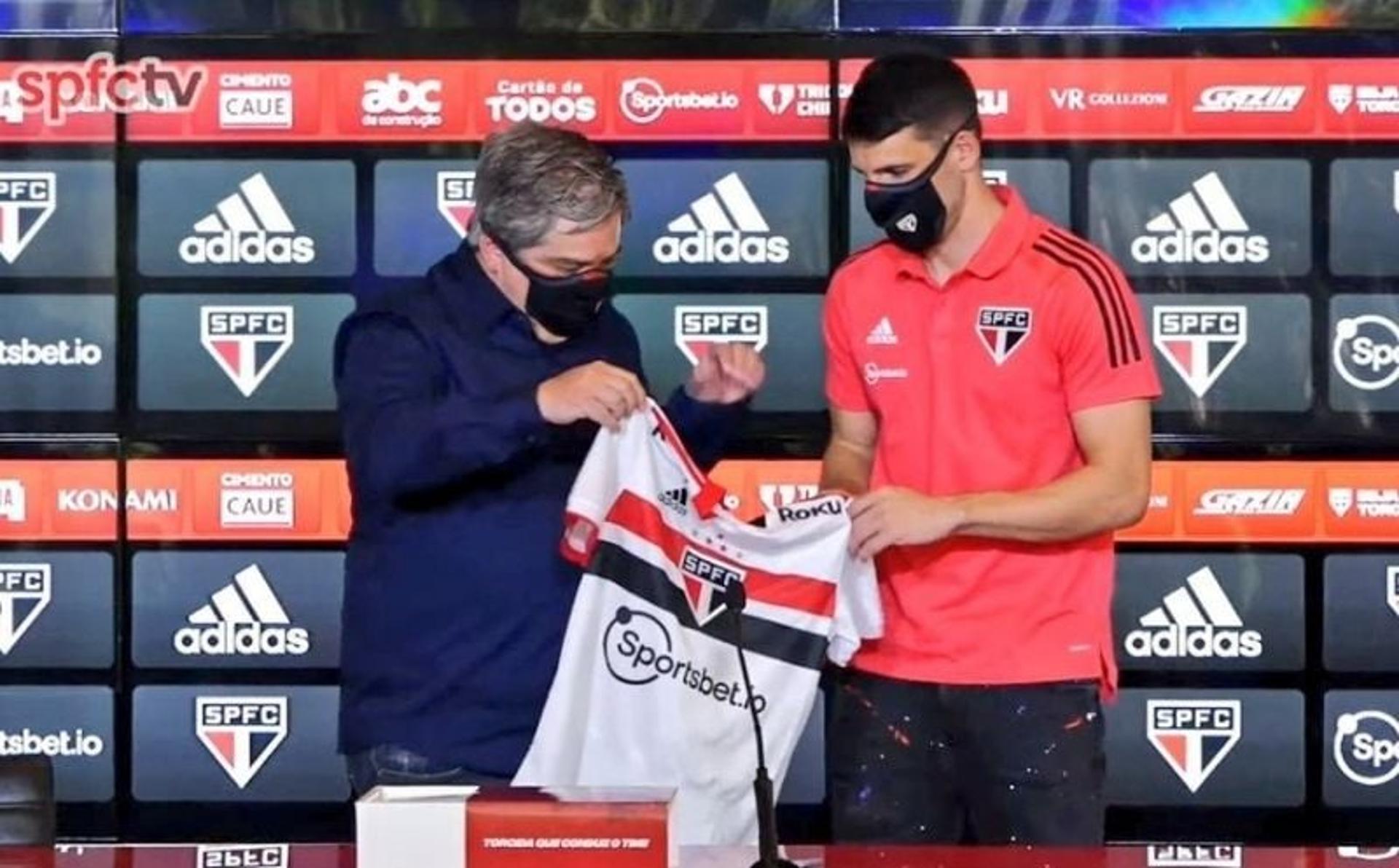 Calleri em apresentação pelo São Paulo