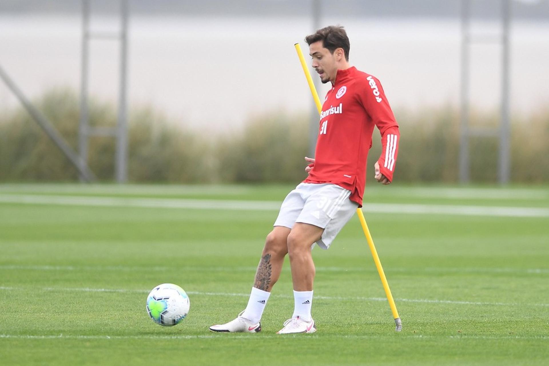 Maurício em treino do Internacional