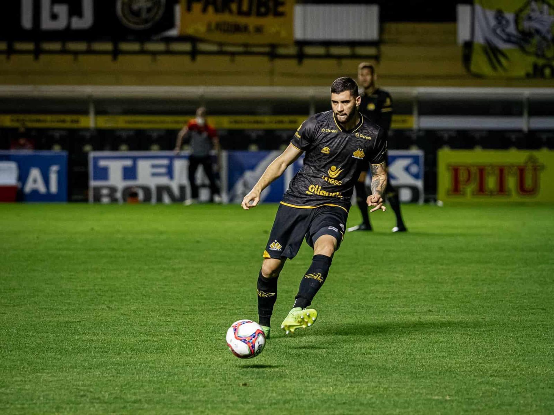 Marcel em ação pelo Criciúma