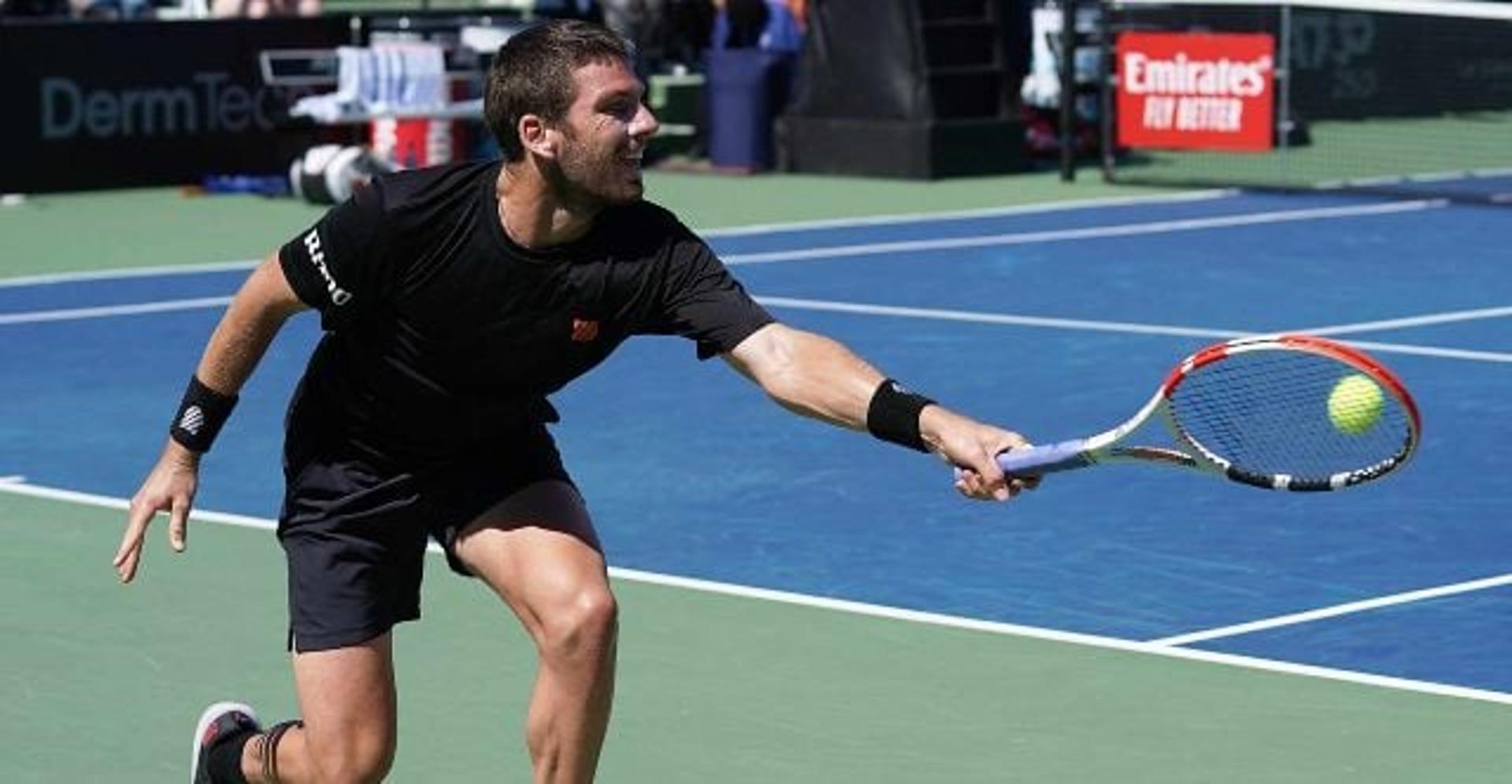 Cameron Norrie se defende em duelo contra Denis Shapovalov em San Diego