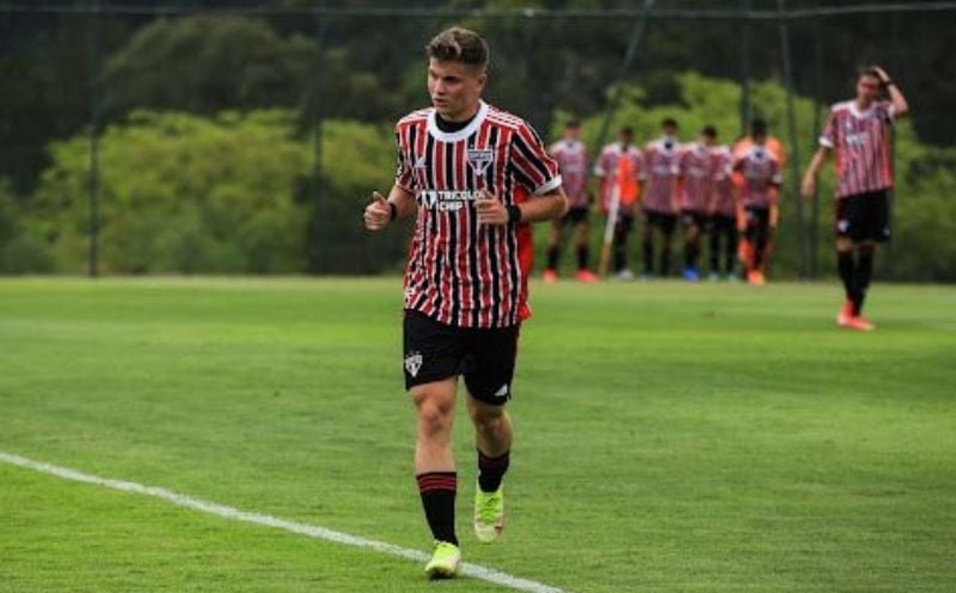 Léo Jance, lateral do time sub-17 do São Paulo