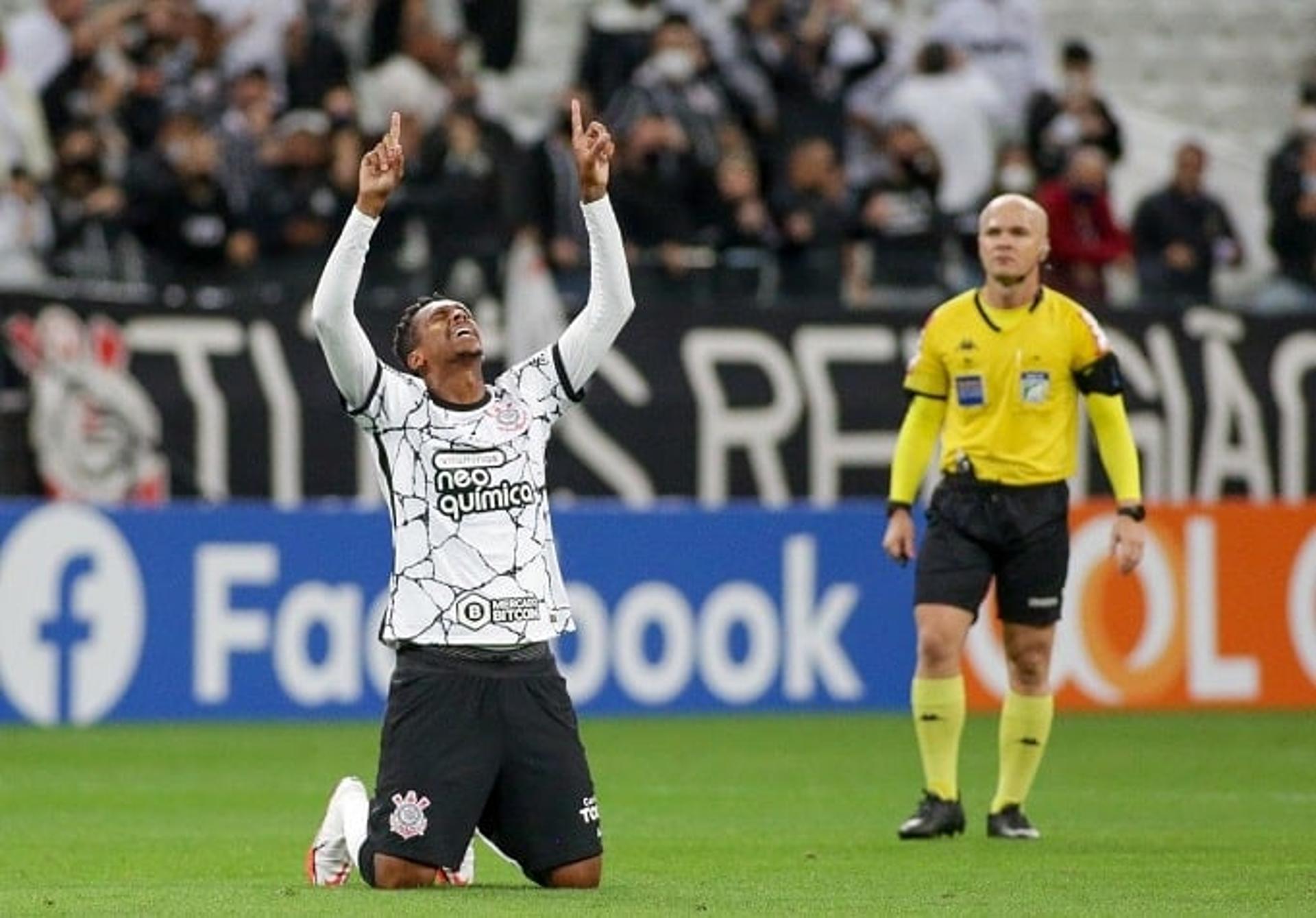 Jô - Corinthians x Bahia