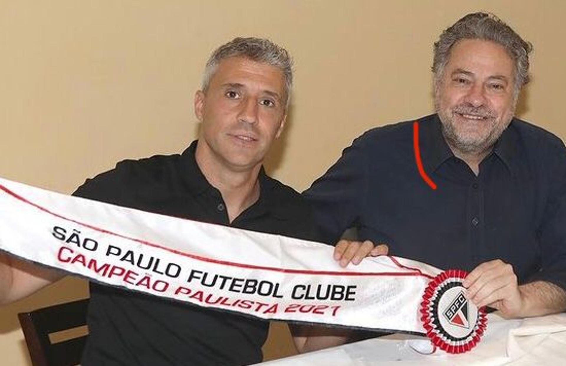 Hernán Crespo e Julio Casares durante despedida