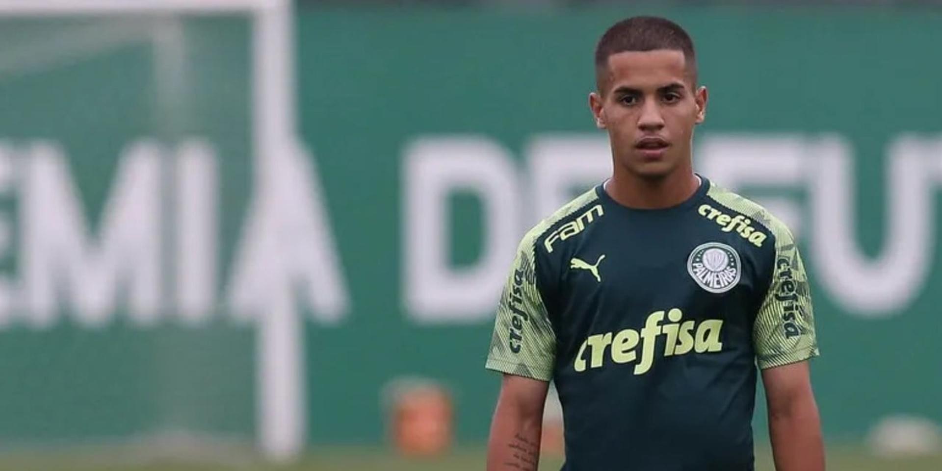 Vitinho em treinamento da equipe profissional do Palmeiras (Foto: Cesar Greco)