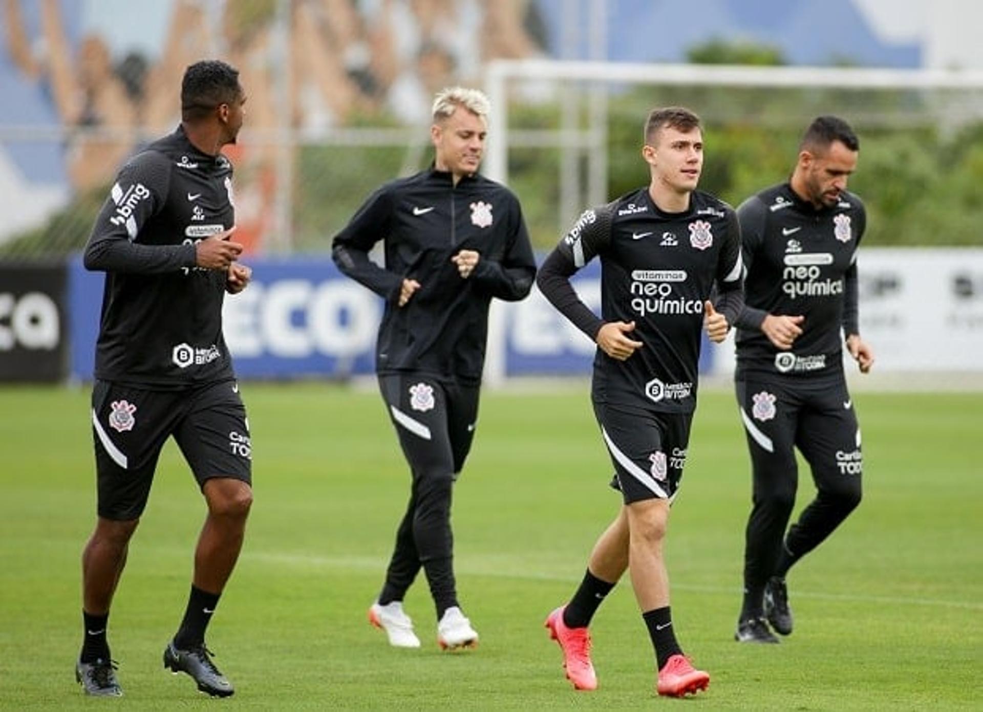 Lucas Piton, Renato Augusto, Róger Guedes e Jô - treino do Corinthians