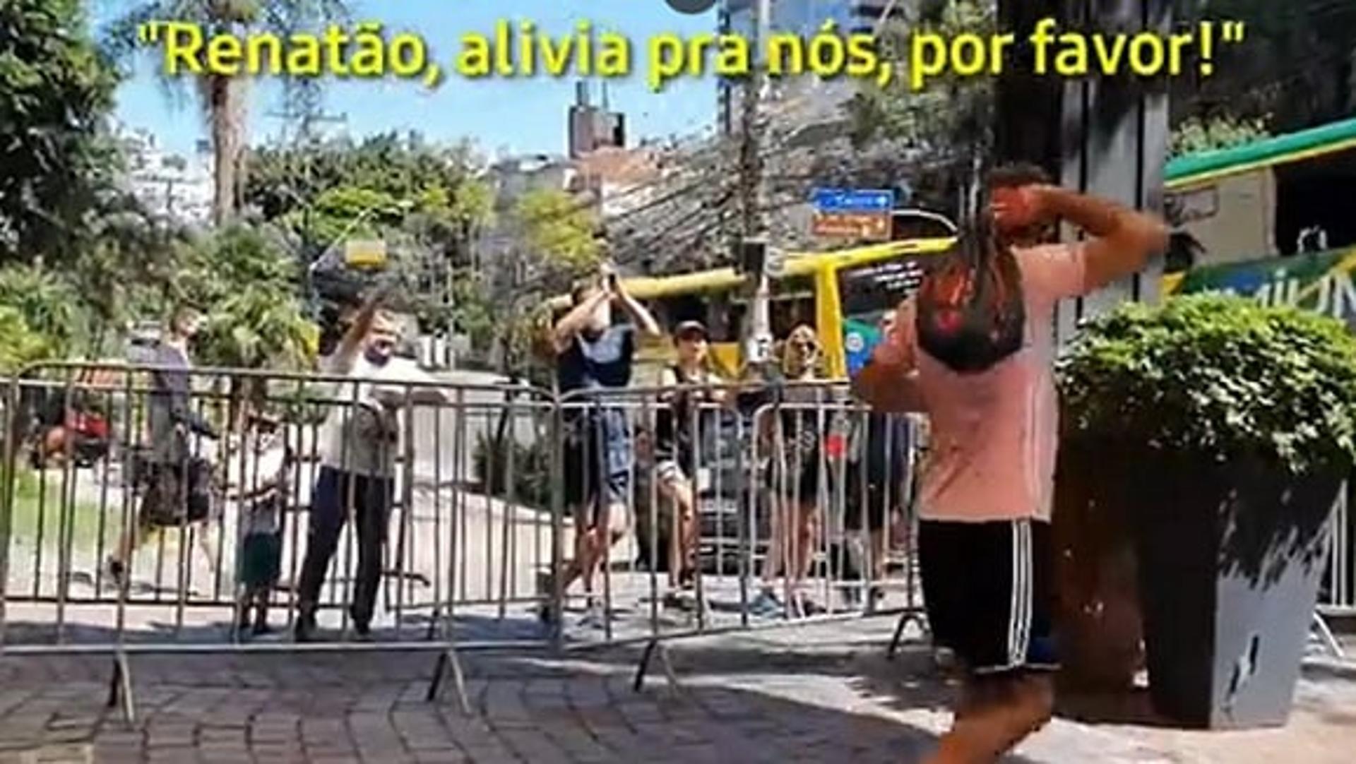 Torcida do Grêmio na concentração do Flamengo