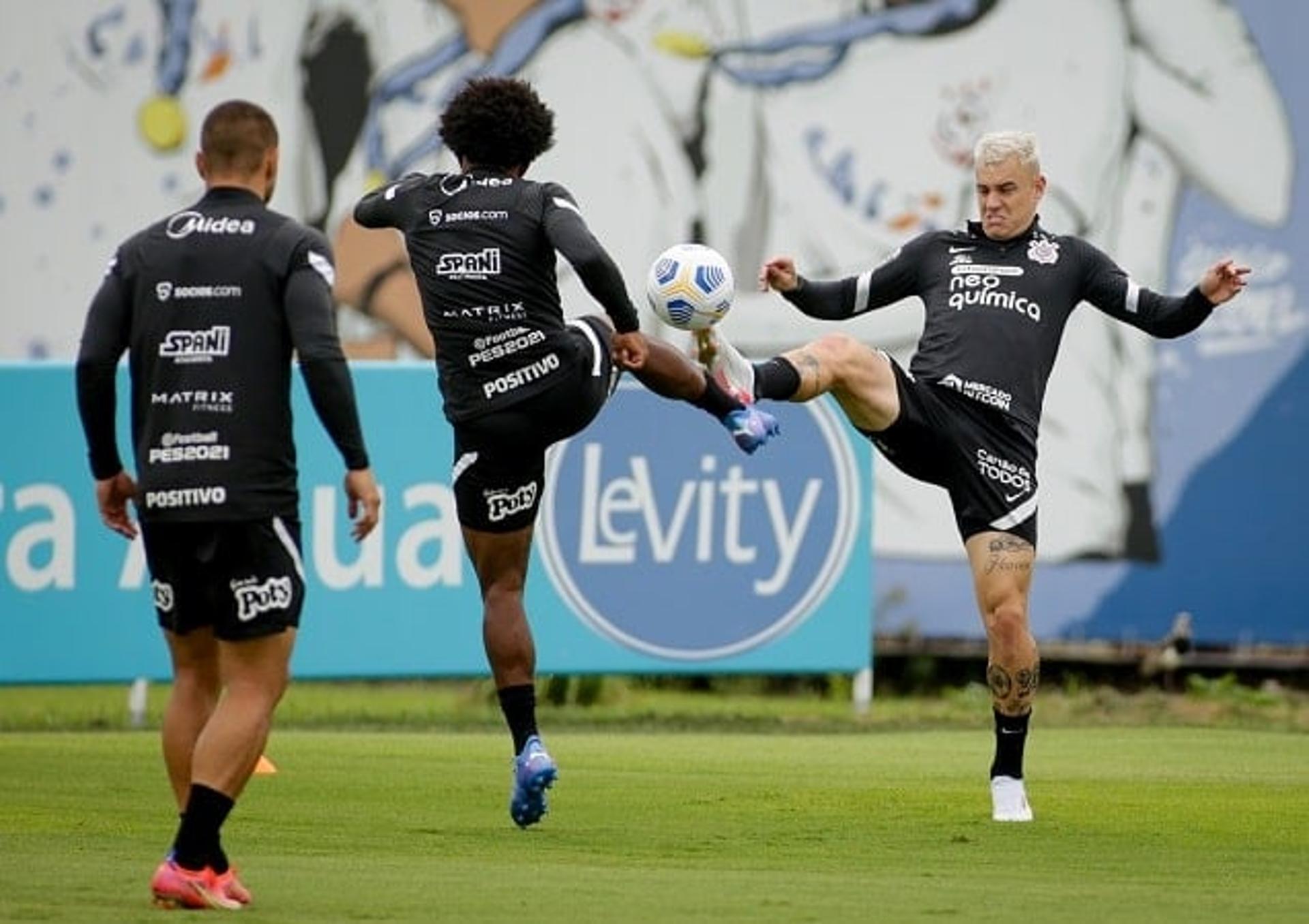 Treino do Corinthians - Willian e Róger Guedes - 24-11