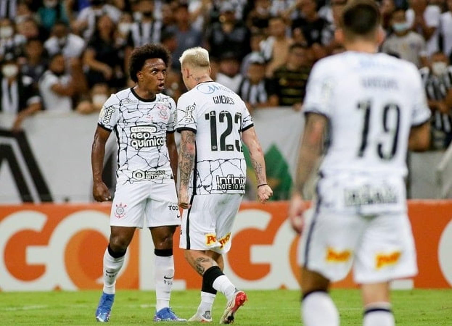 Ceará x Corinthians - Willian e Róger Guedes