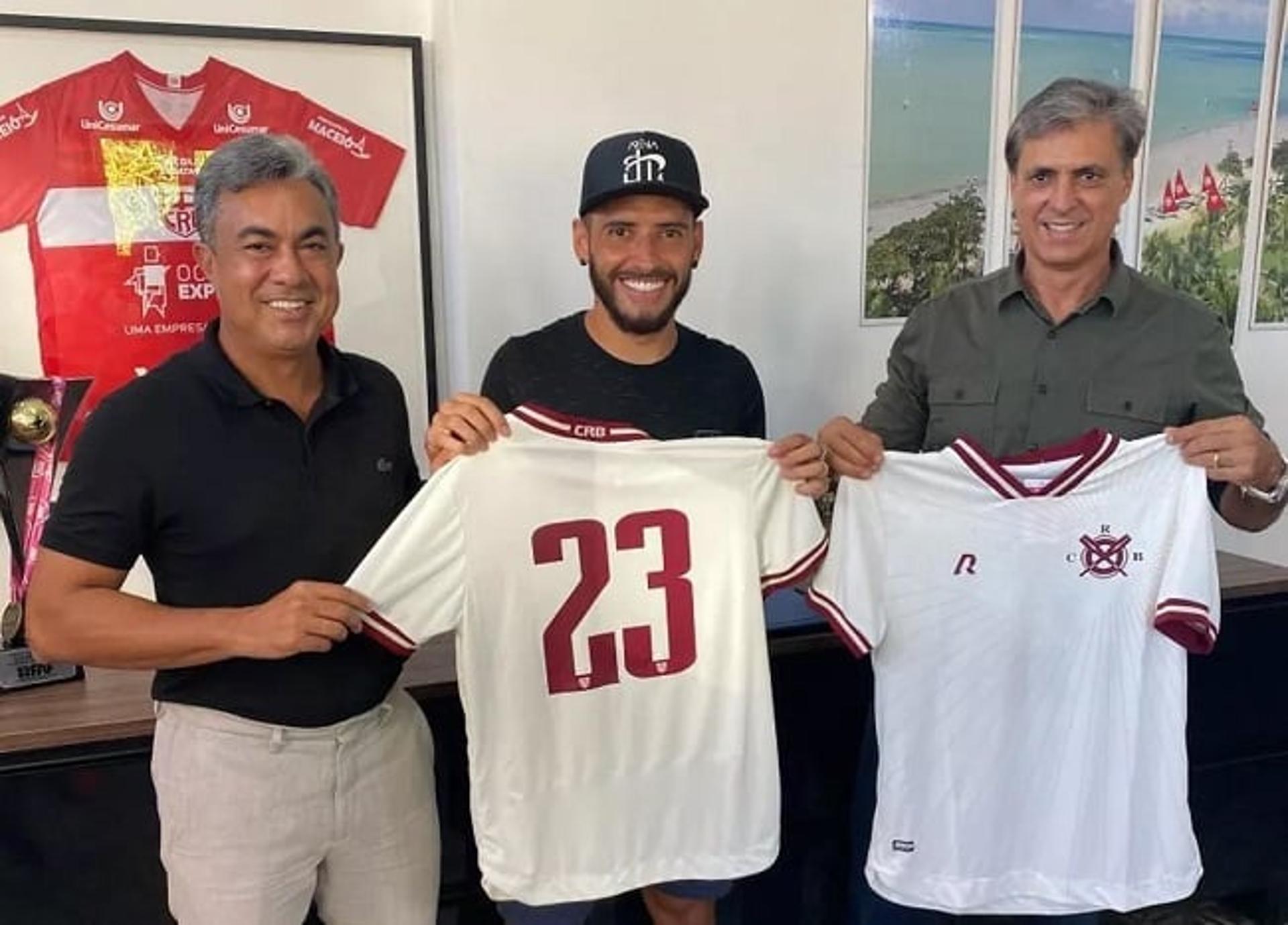 Jean Patrick renova com o CRB