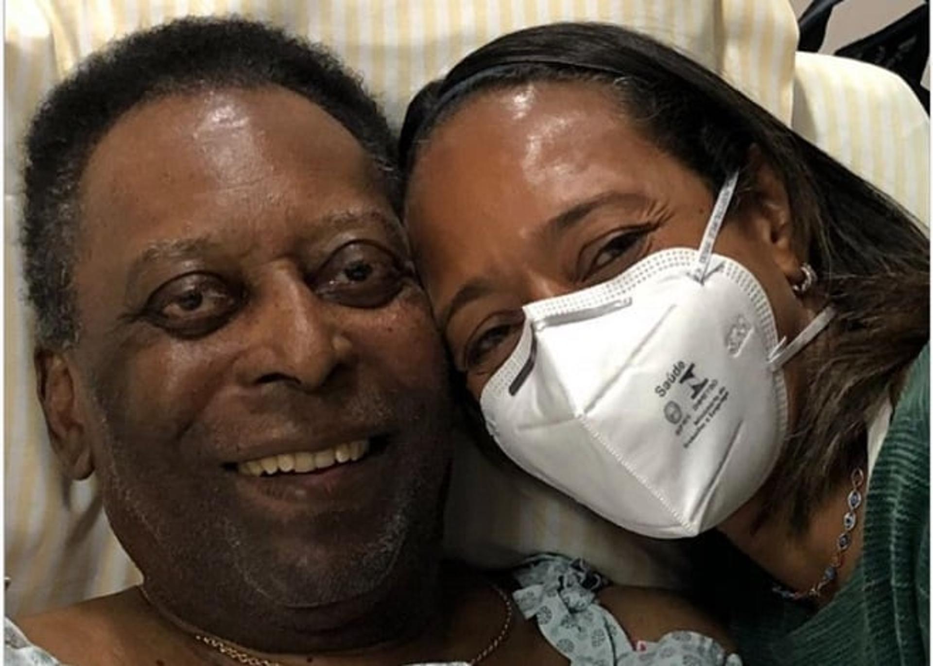 Pelé com a filha no hospital