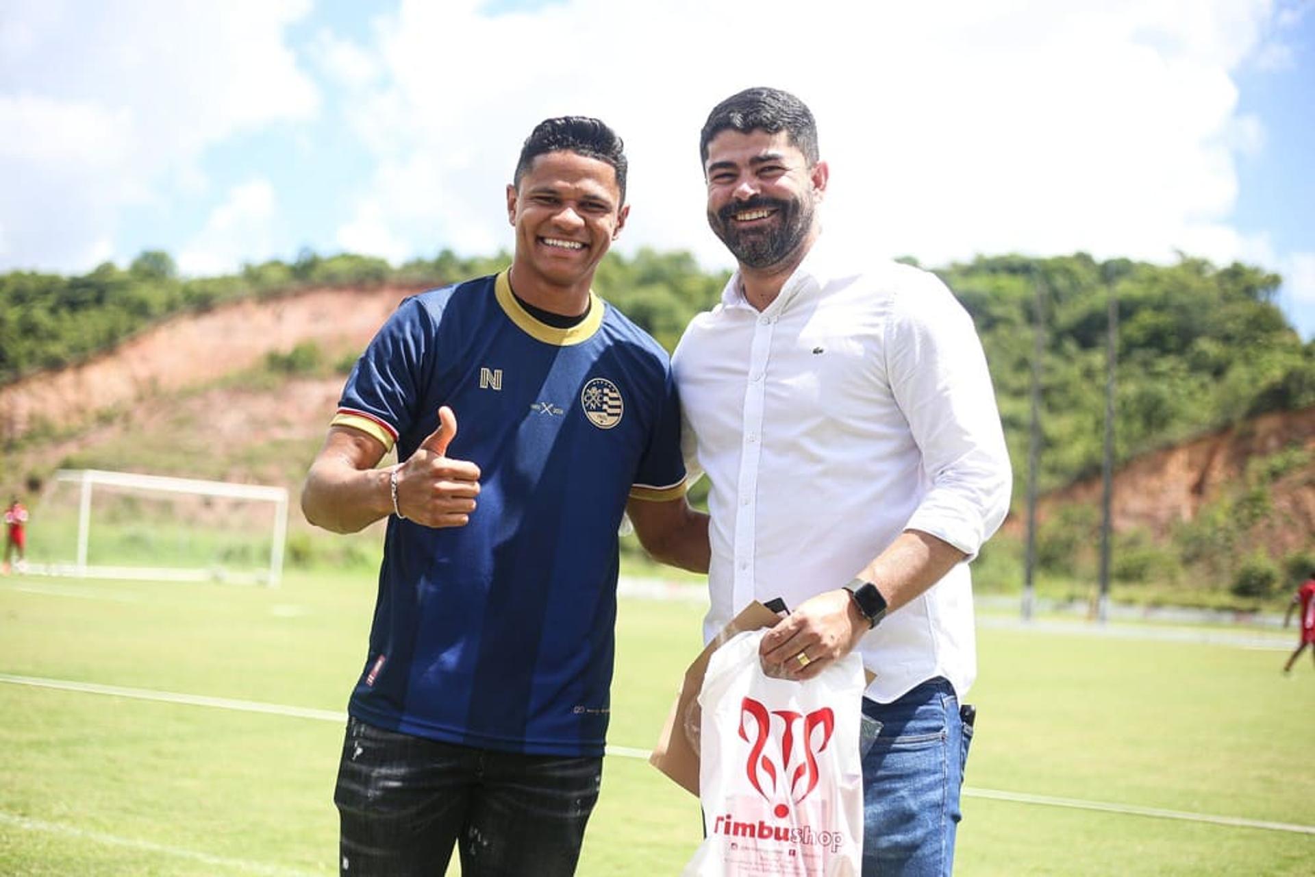 Douglas Santos e Ari Barros