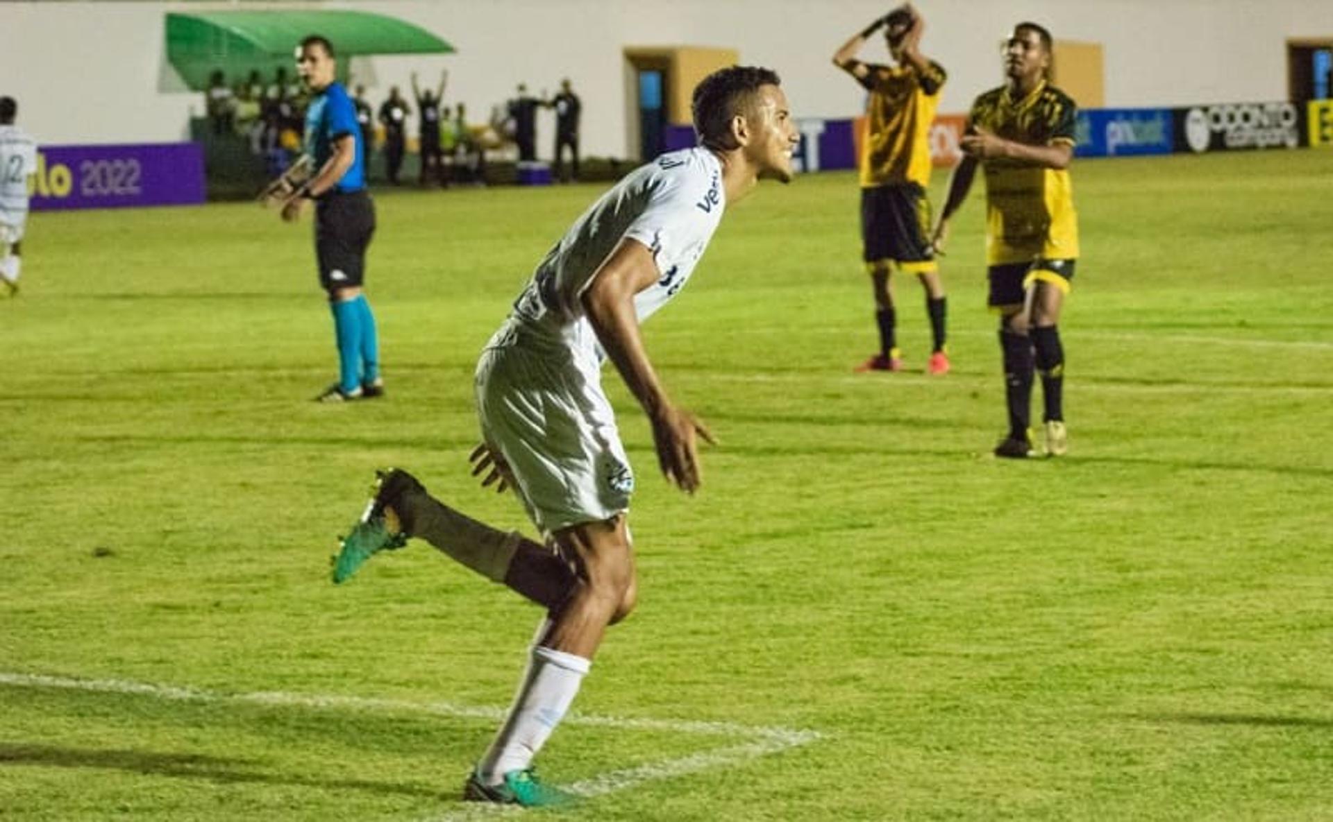 Grêmio x Castanhal - Gustavo Martins