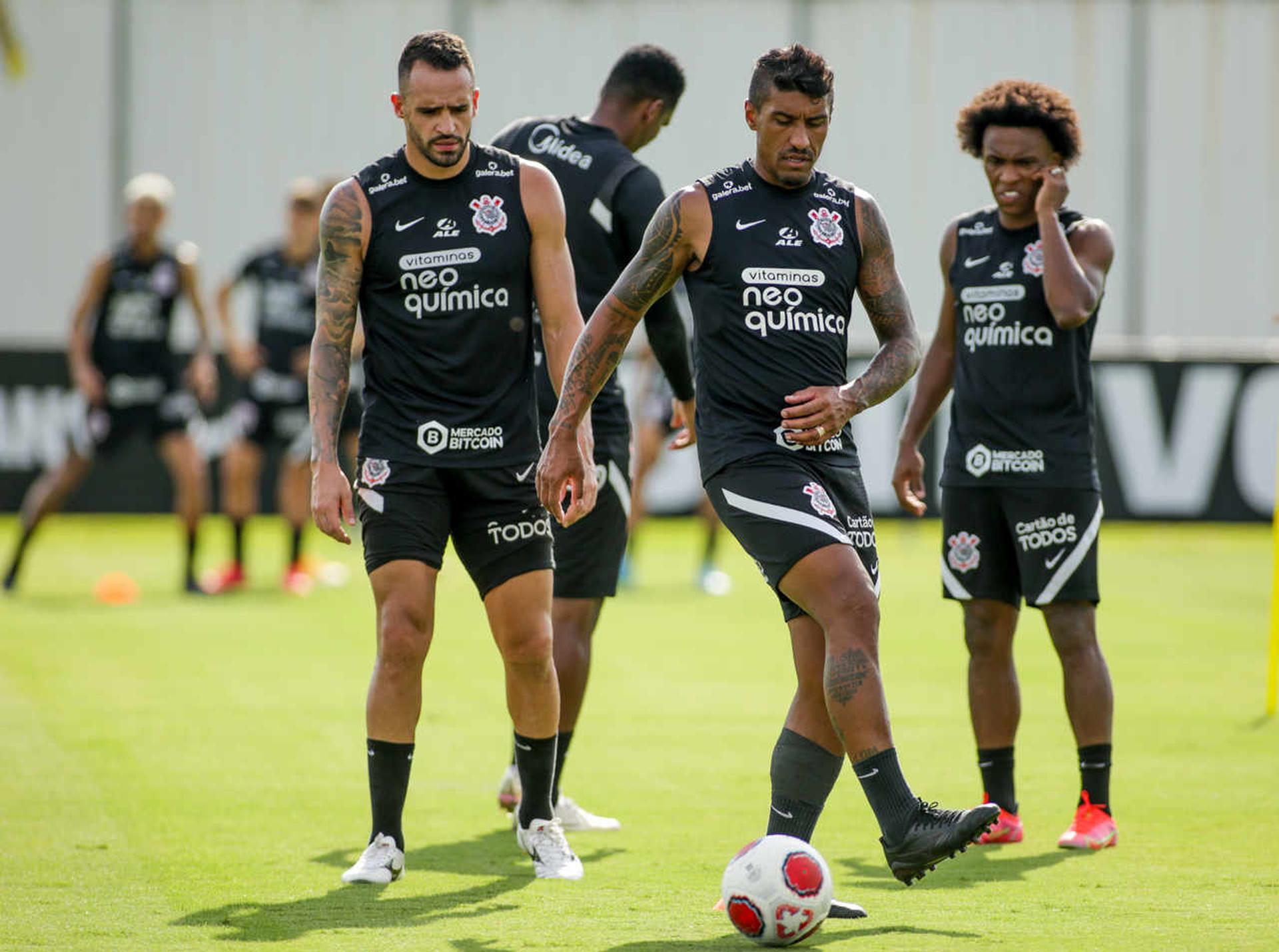 Paulinho, Renato Augusto e Willian - Corinthians