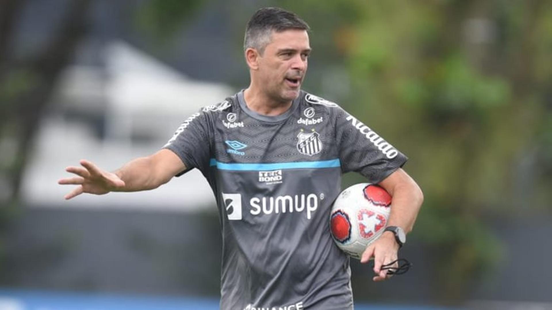 Leandro Silva Auxiliar técnico do Santos