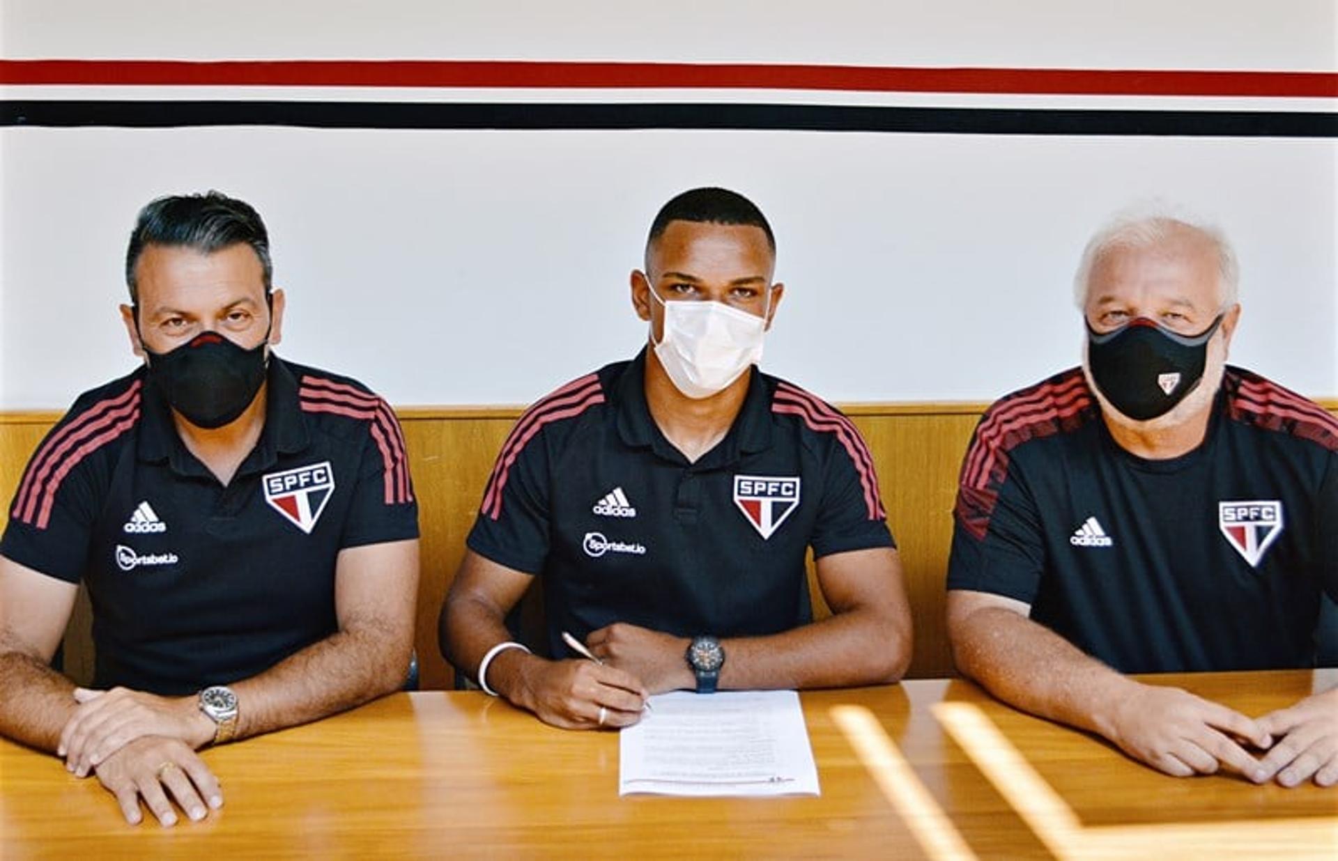 Juan renova contrato com o São Paulo