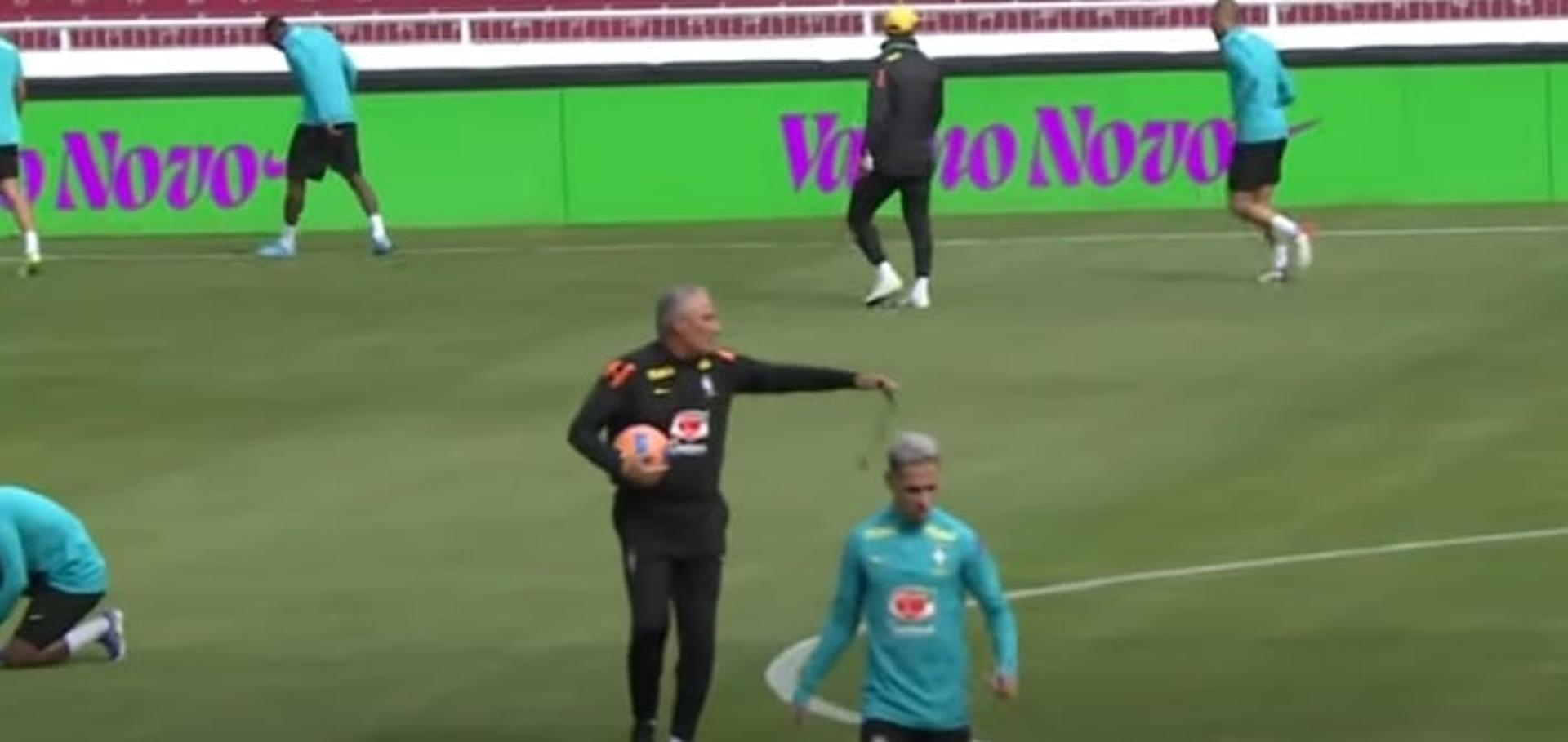 Tite - treino Equador x Brasil