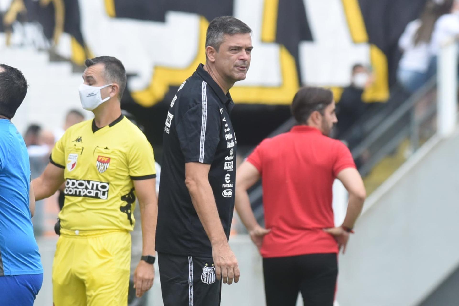 Santos x Botafogo SP - Técnico Leandro Silva