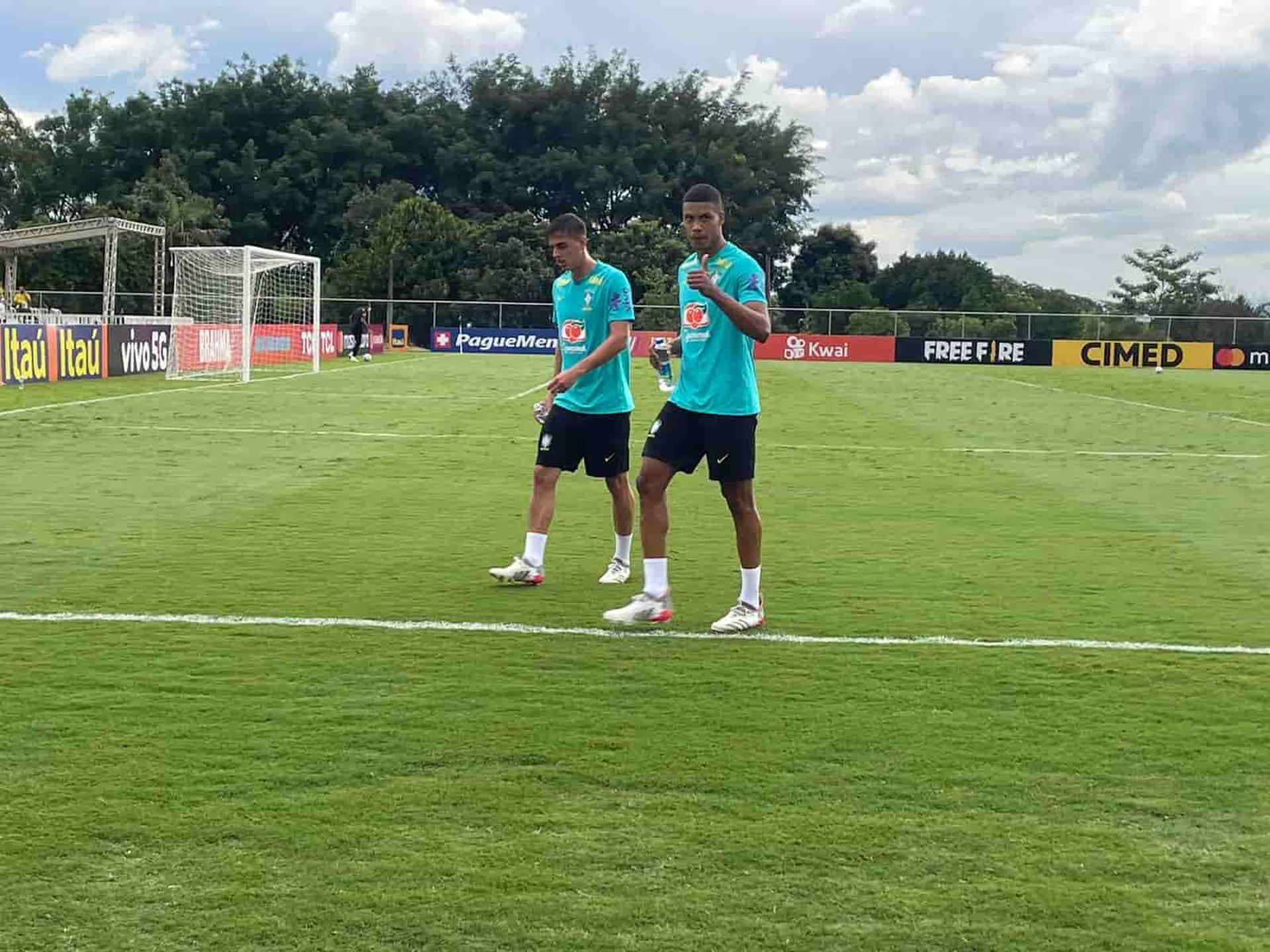 Garotos da base do Cruzeiro - treino da Seleção