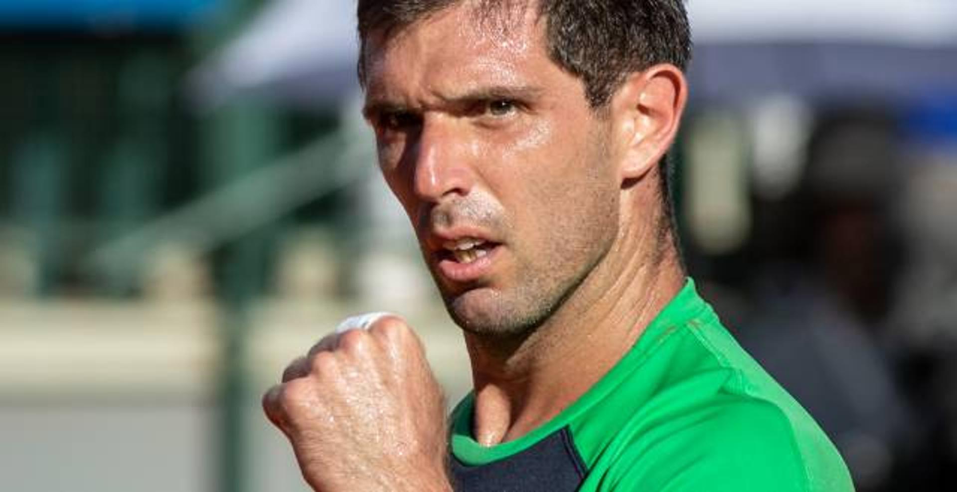 Federico Delbonis vibra em jogo contra Fabio Fognini em Buenos Aires