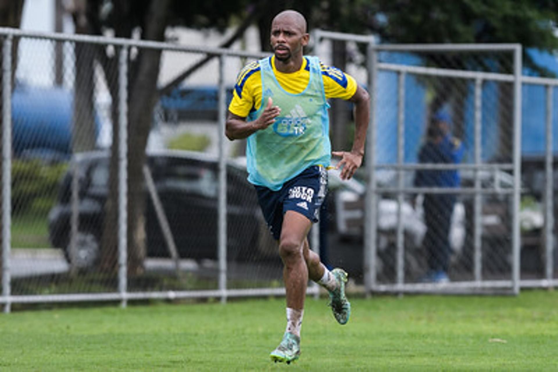 Waguininho foi expulso no duelo contra o Coelho e pode sofrer uma dura pena