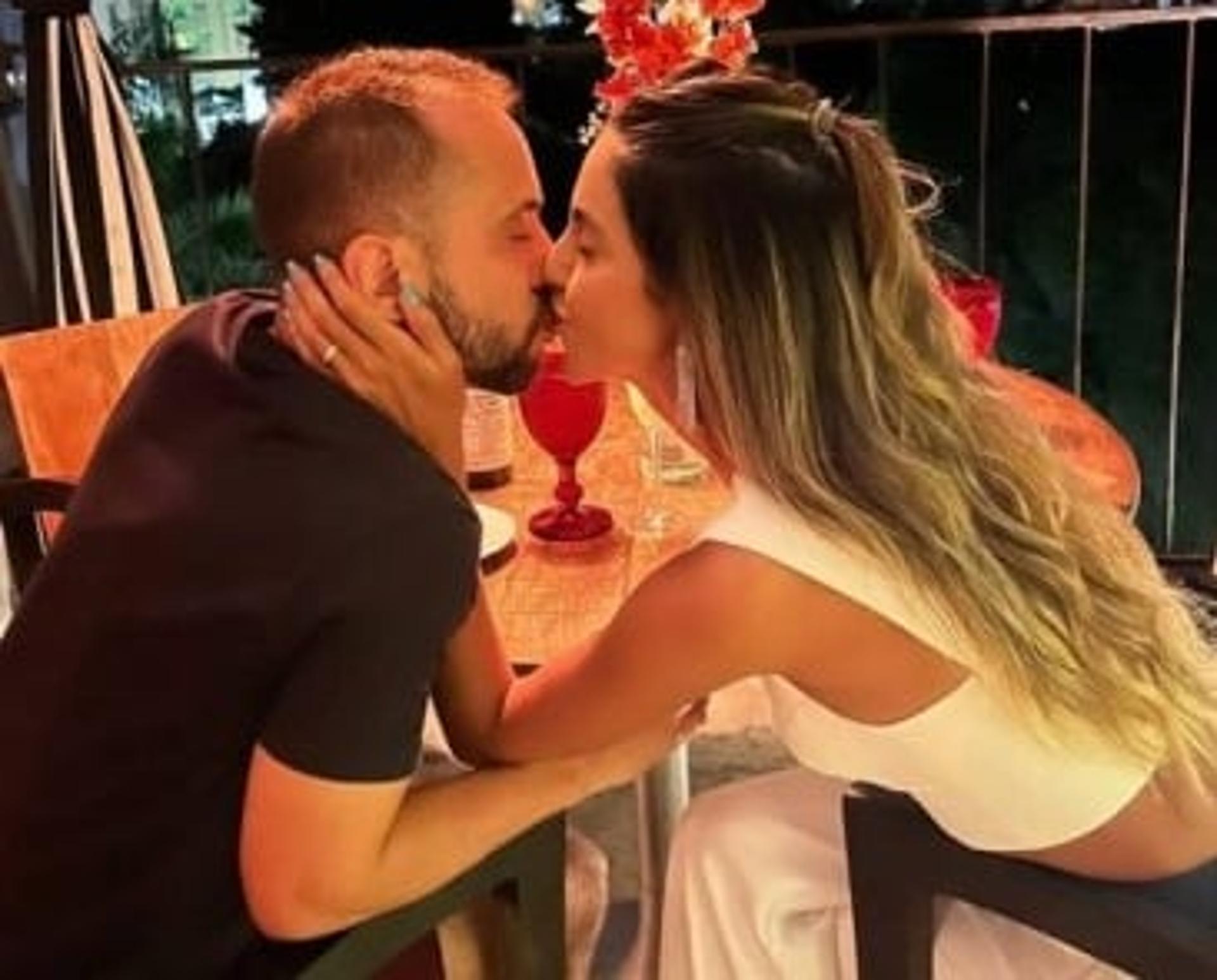 Everton Ribeiro e Marilia Nery