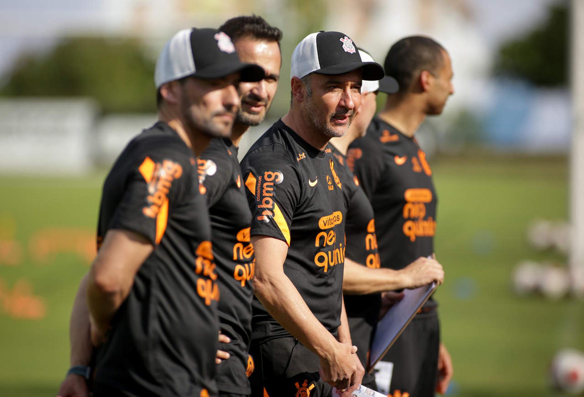 Treino Corinthians - Vítor Pereira e sua comissão técnica