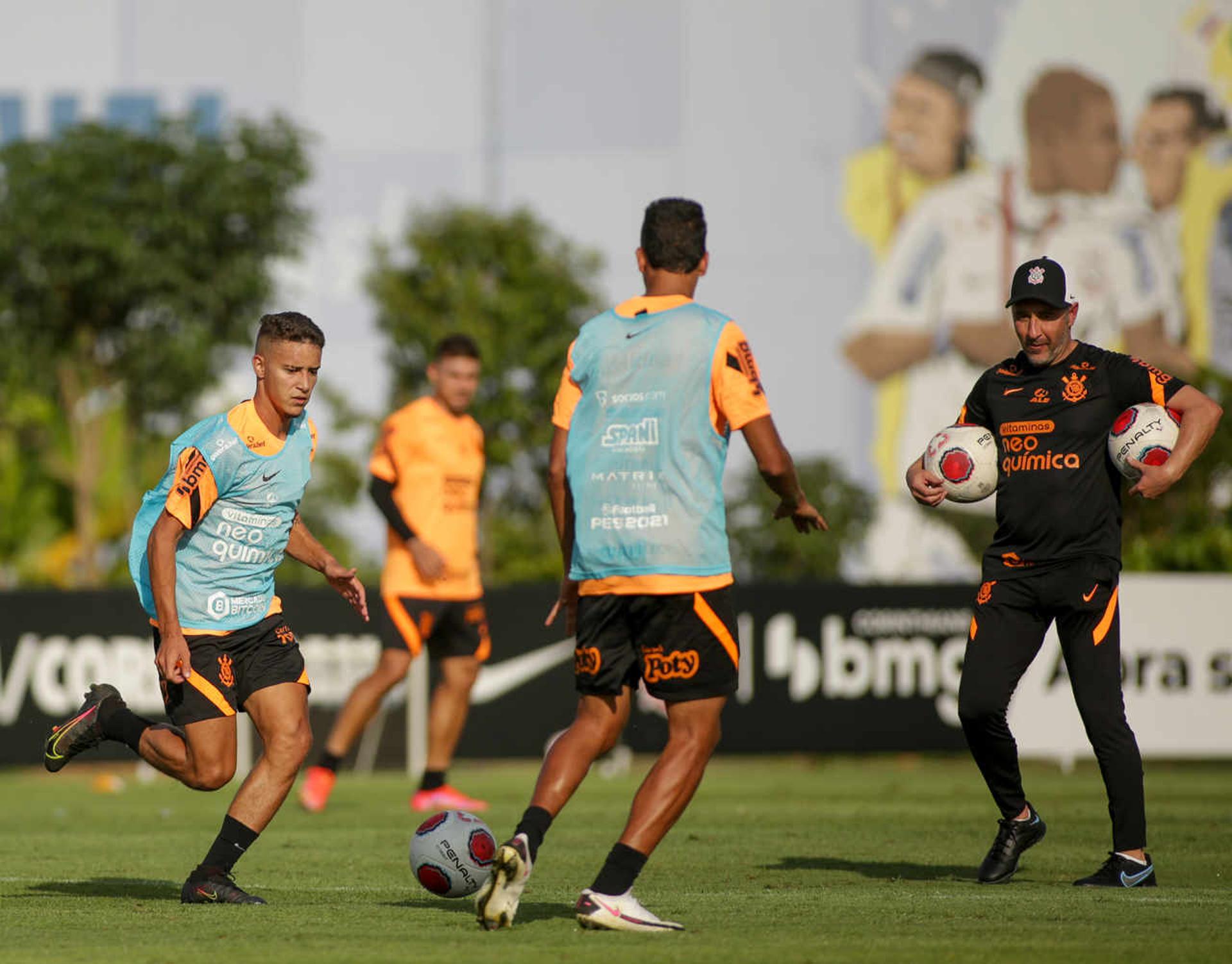 Treino Corinthians - Keven e Vítor Pereira