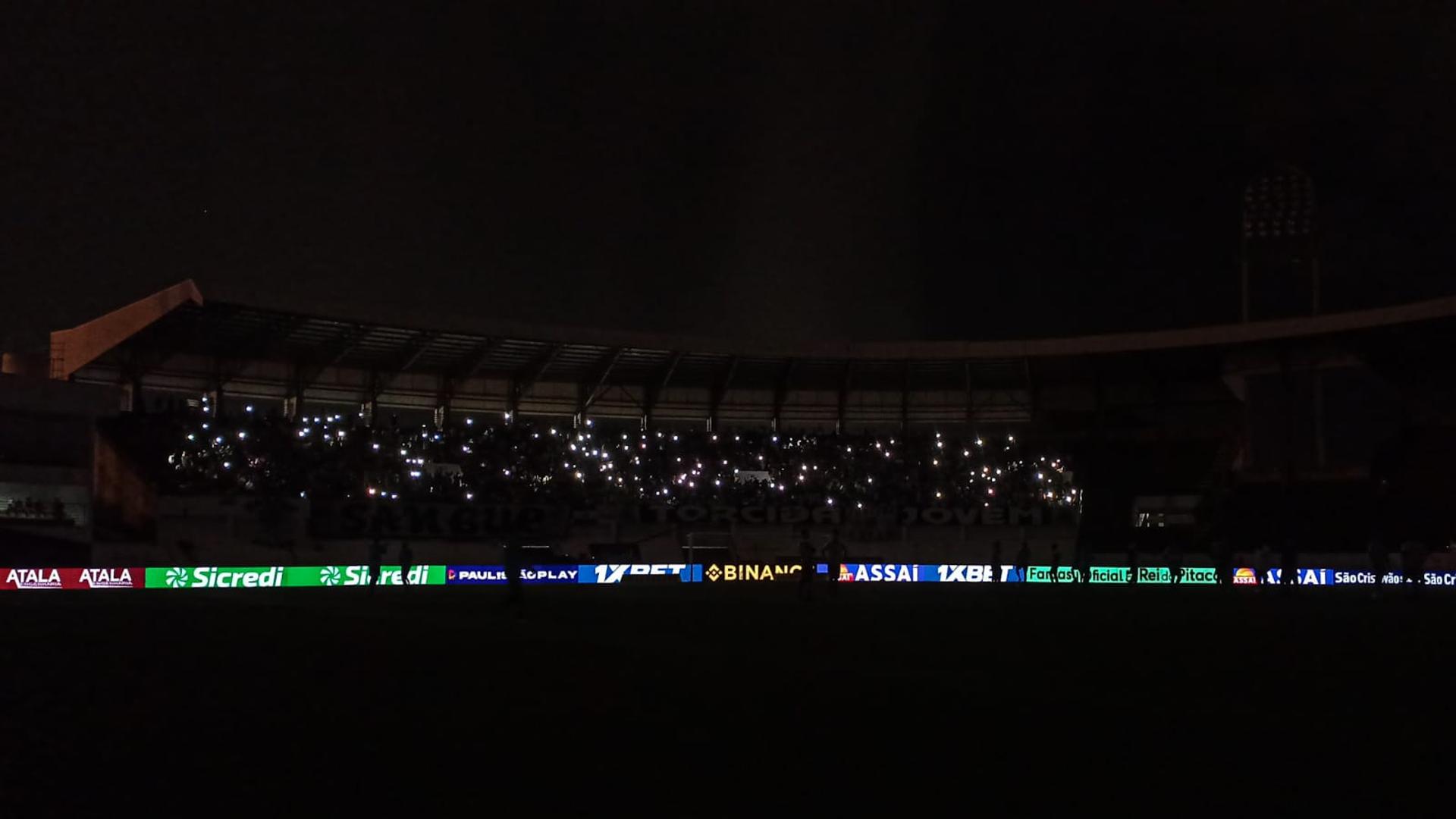 Estádio sem luz - Ferroviária x Santos