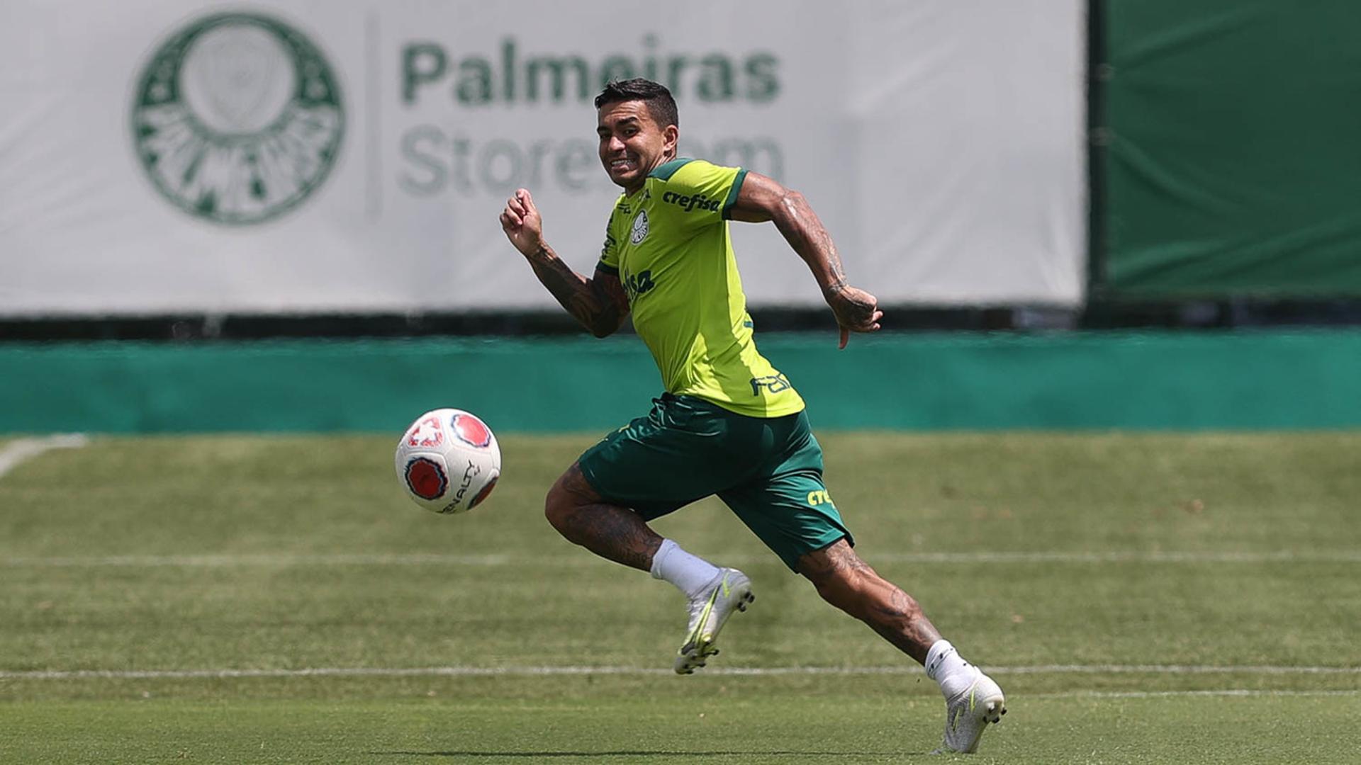 Dudu durante treino do Palmeiras antes de bateria de clássicos estaduais