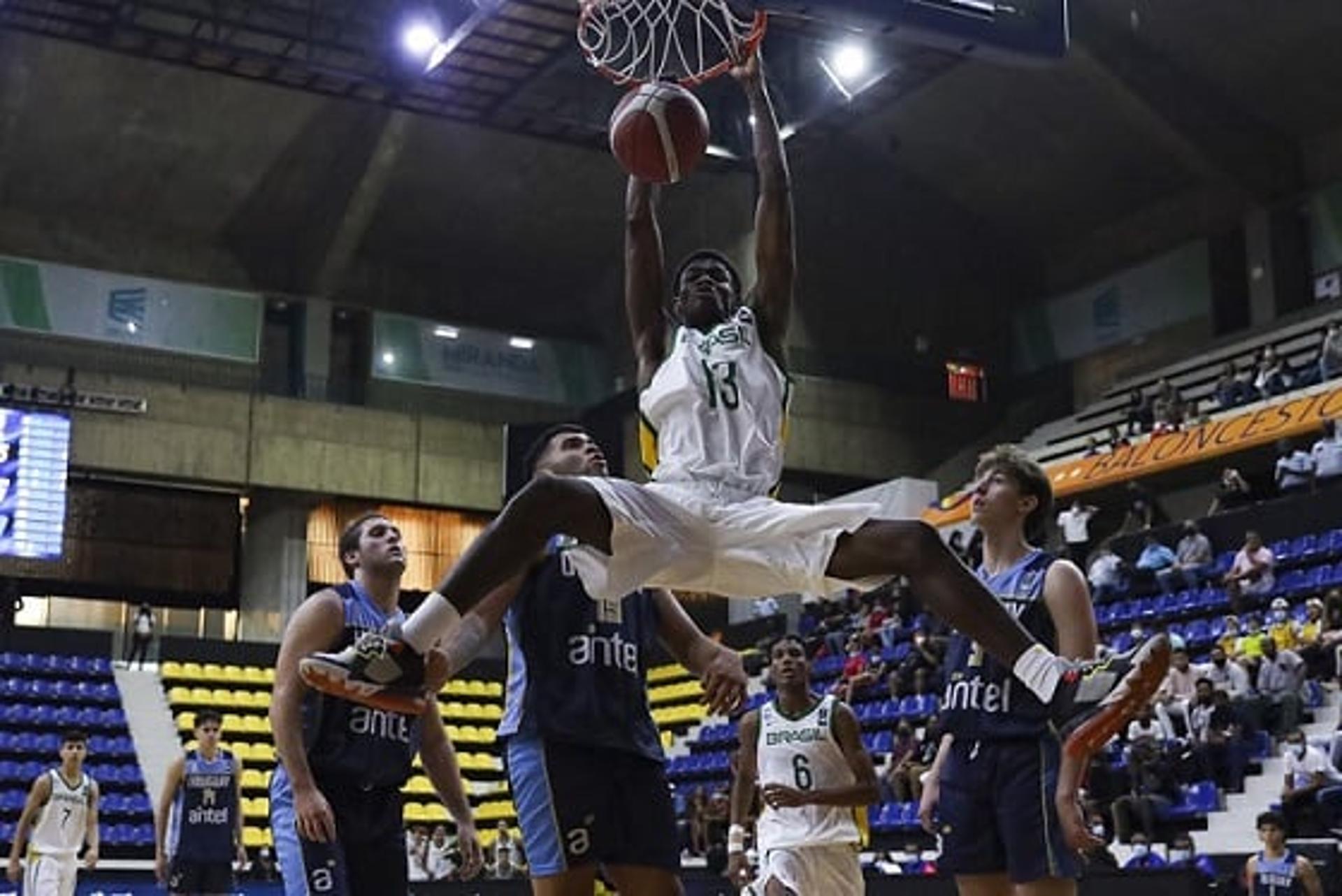 Brasil bateu o Uruguai nas quartas de final do Sul-Americano (Foto: Divulgação/FIBA)