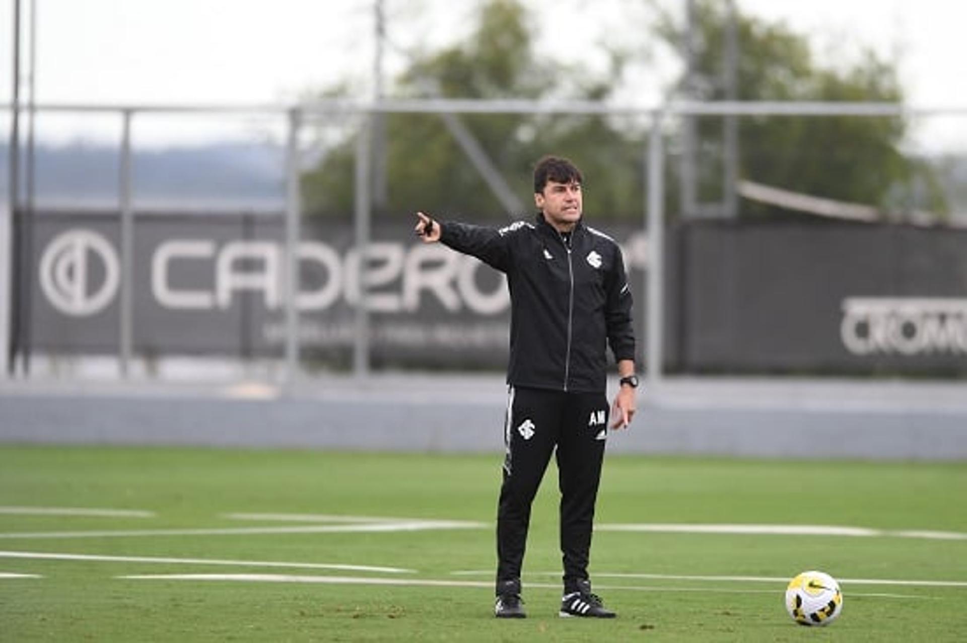 Alexander Medina - técnico do Internacional