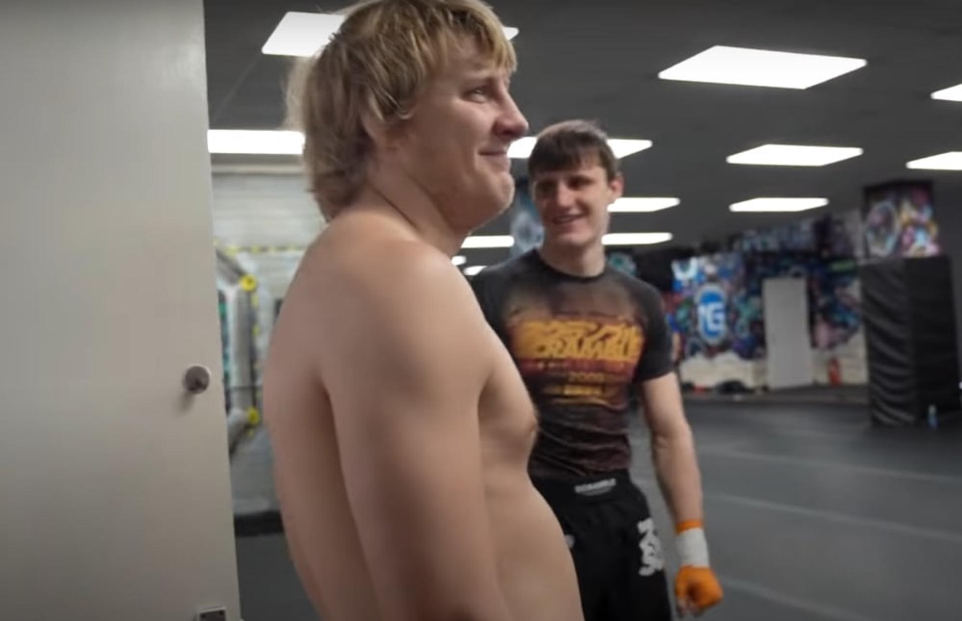 Pimblett, nova aposta do UFC, resolveu chutar o balde durante as férias (Foto: Reprodução/YouTube)