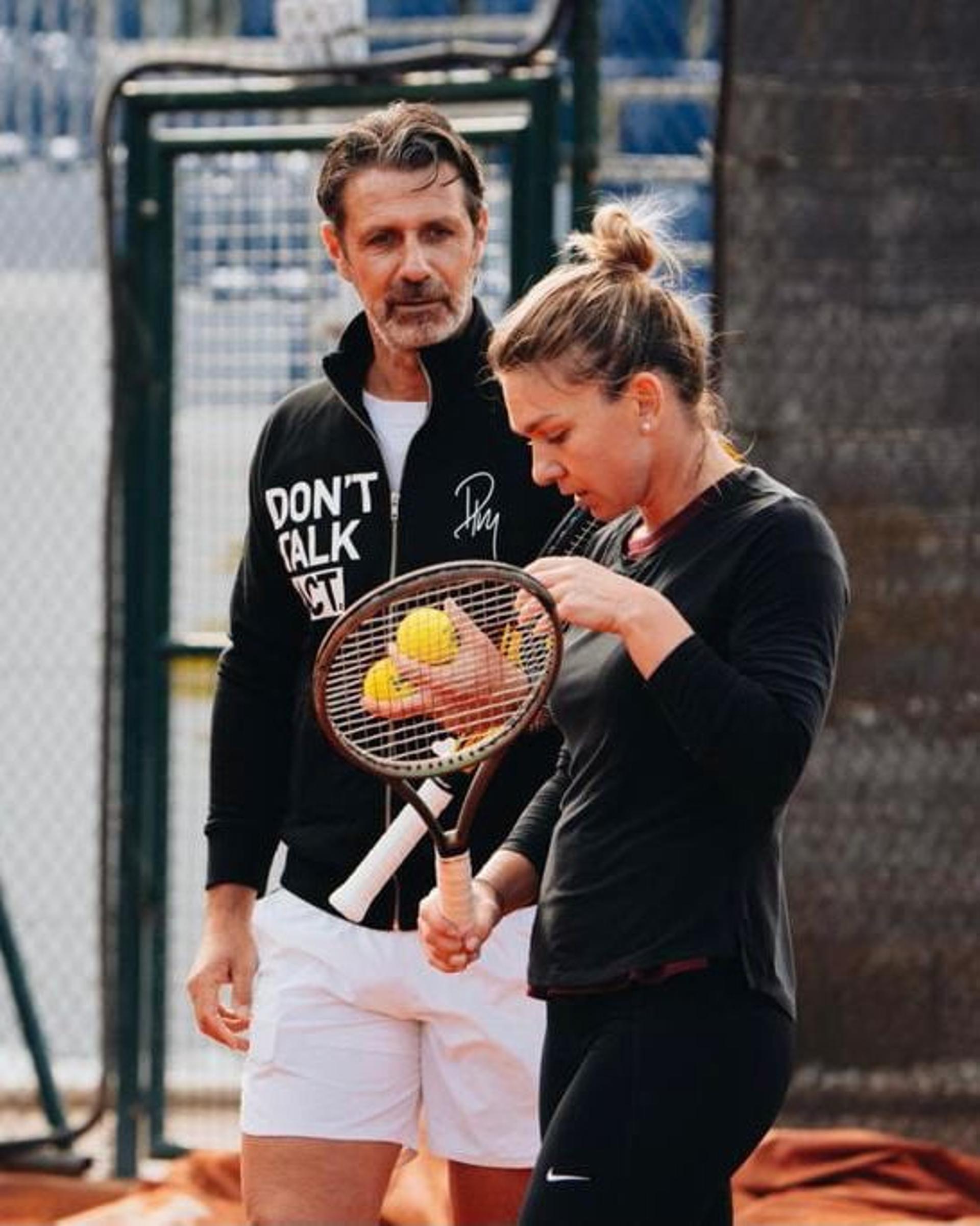 Simona Halep e Patrick Mouratoglou em treino na cidade de Nice