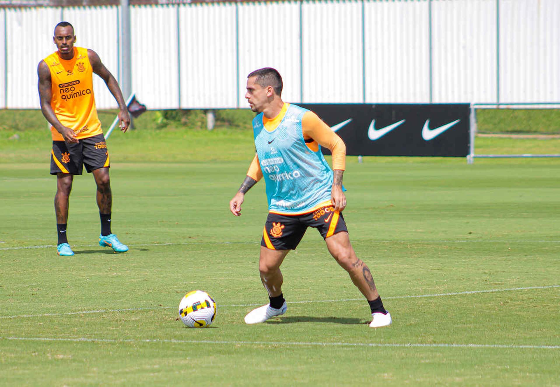 Treino Corinthians 08/04/2022 - Fagner e Raul Gustavo