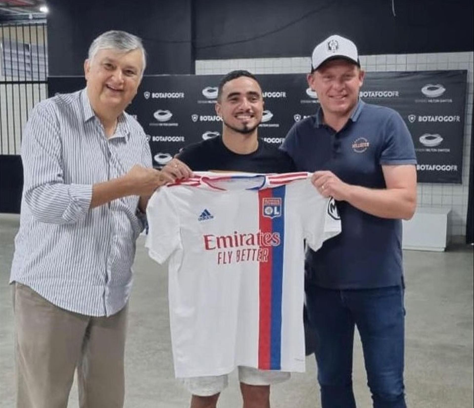 Durcesio Mello com diretor do Lyon