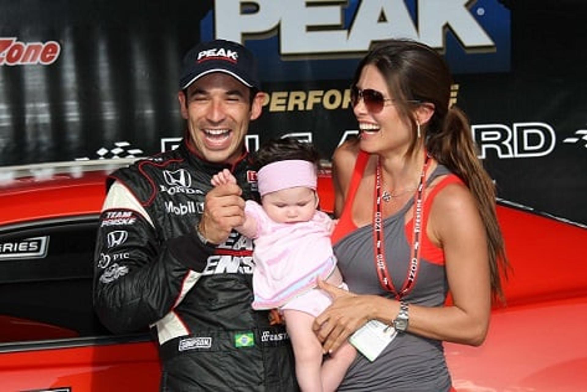 Helio Castroneves com a esposa Adriana e a filha Mikaella (Foto: Divulgação)