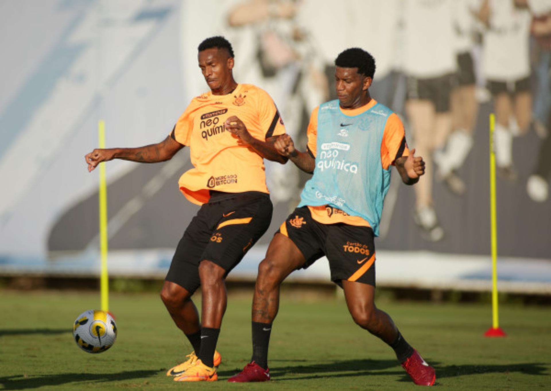 Treino Corinthians- Gil e Jô