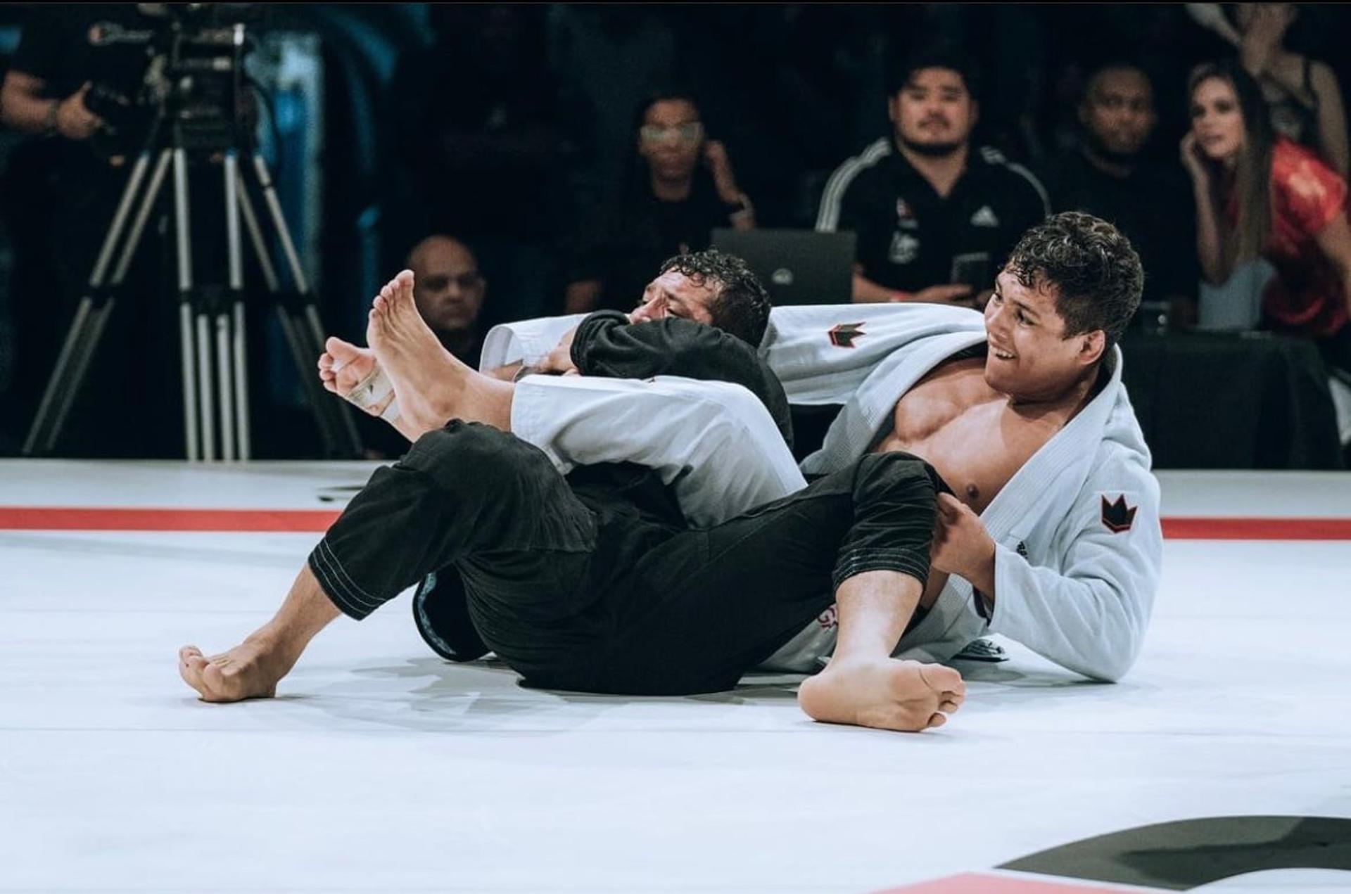 Mica Galvão finalizou Lucas "Hulk" na final e fez história ao conquistar o GP dos médios do BJJ Stars