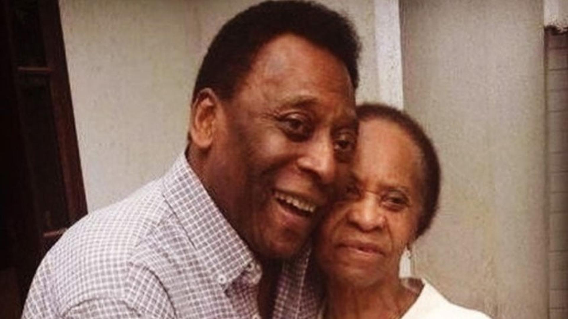 Pelé com a mãe