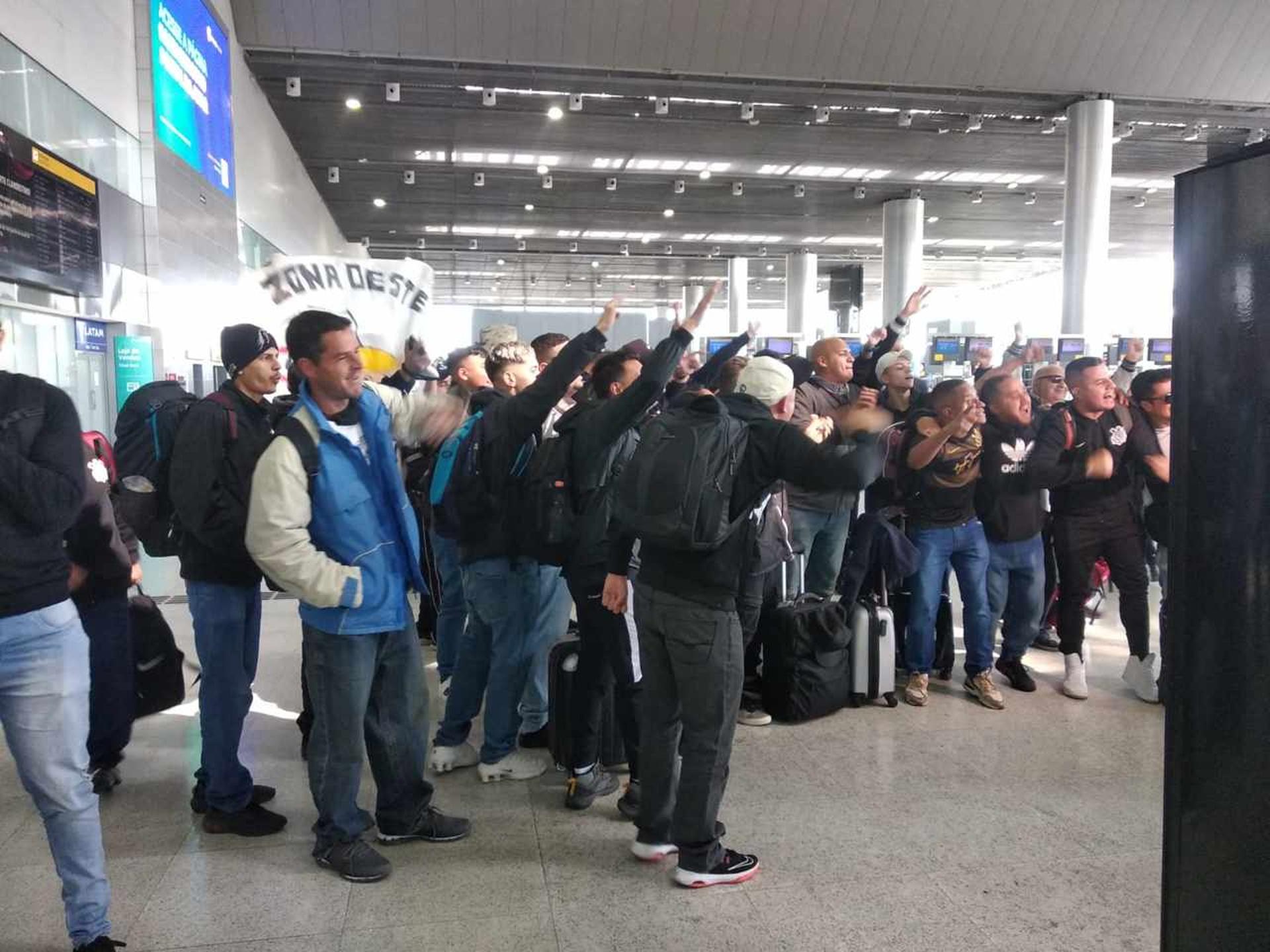 Torcedores Corinthians - Aeroporto Guarulhos